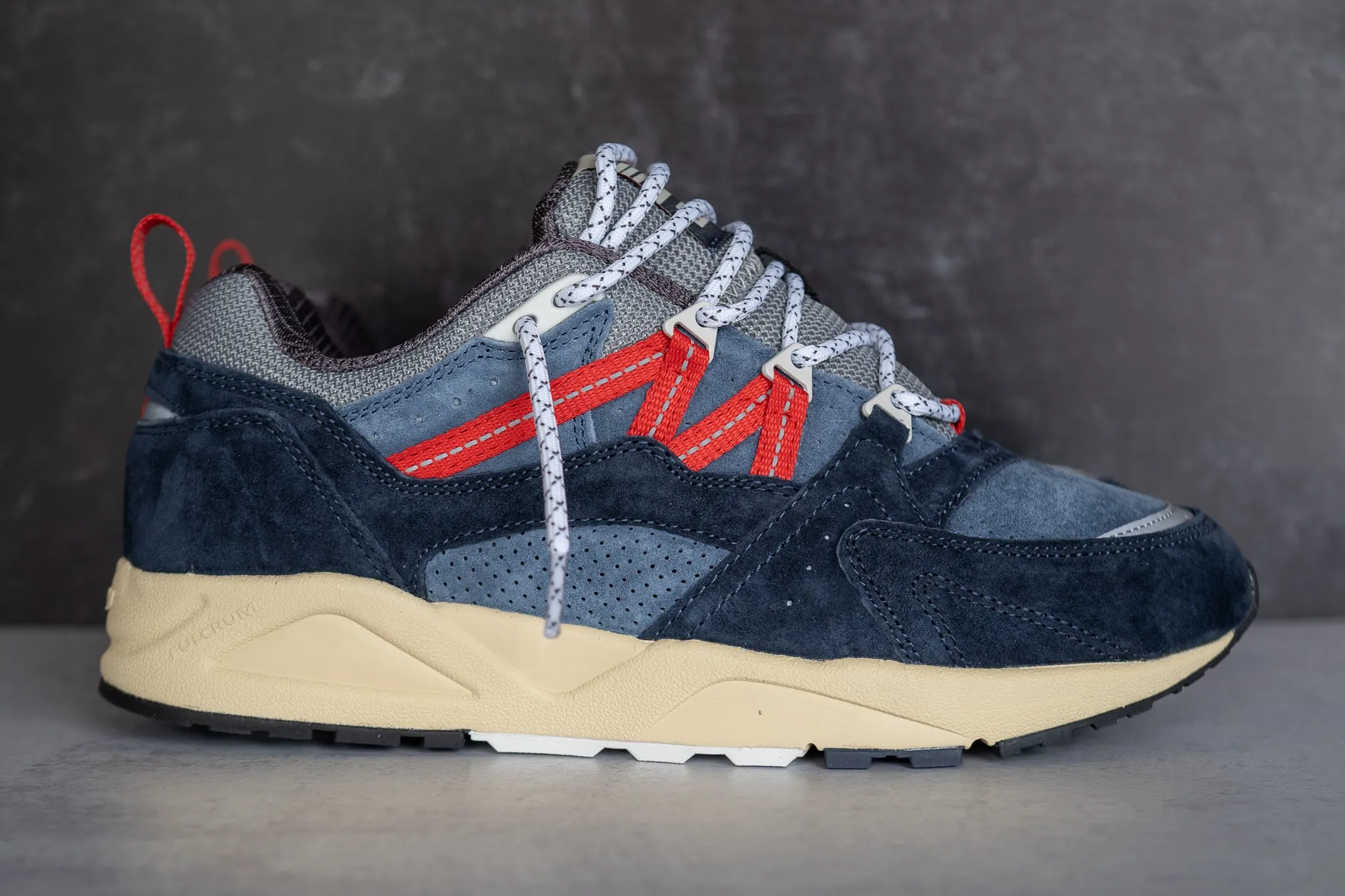Karhu Fusion 2.0 (India Ink/Fiery Red) Gift Idea