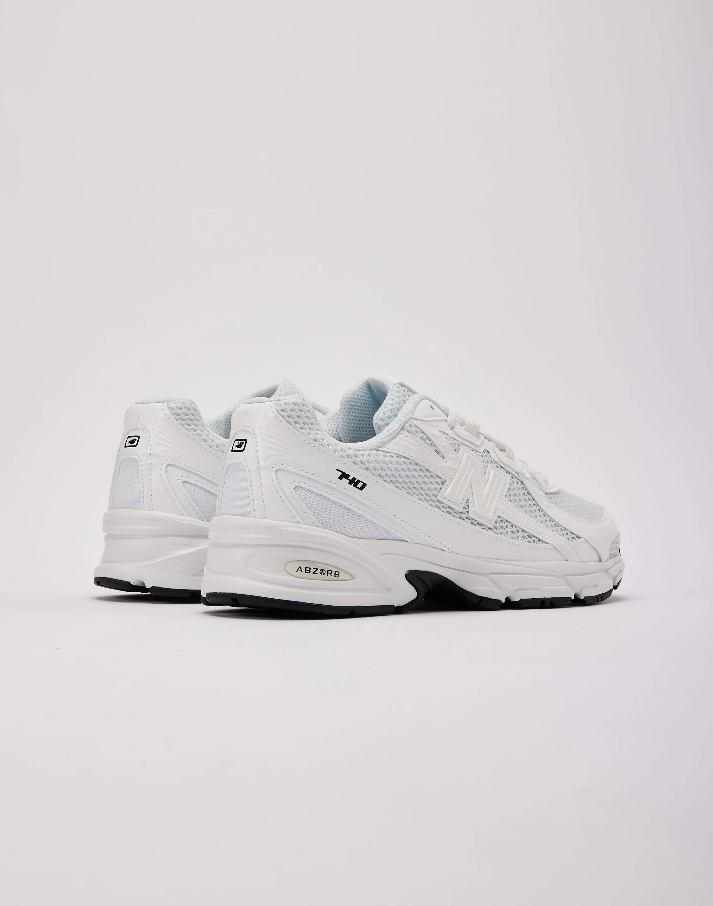Minimalist Outfit Stage Day New Balance 740