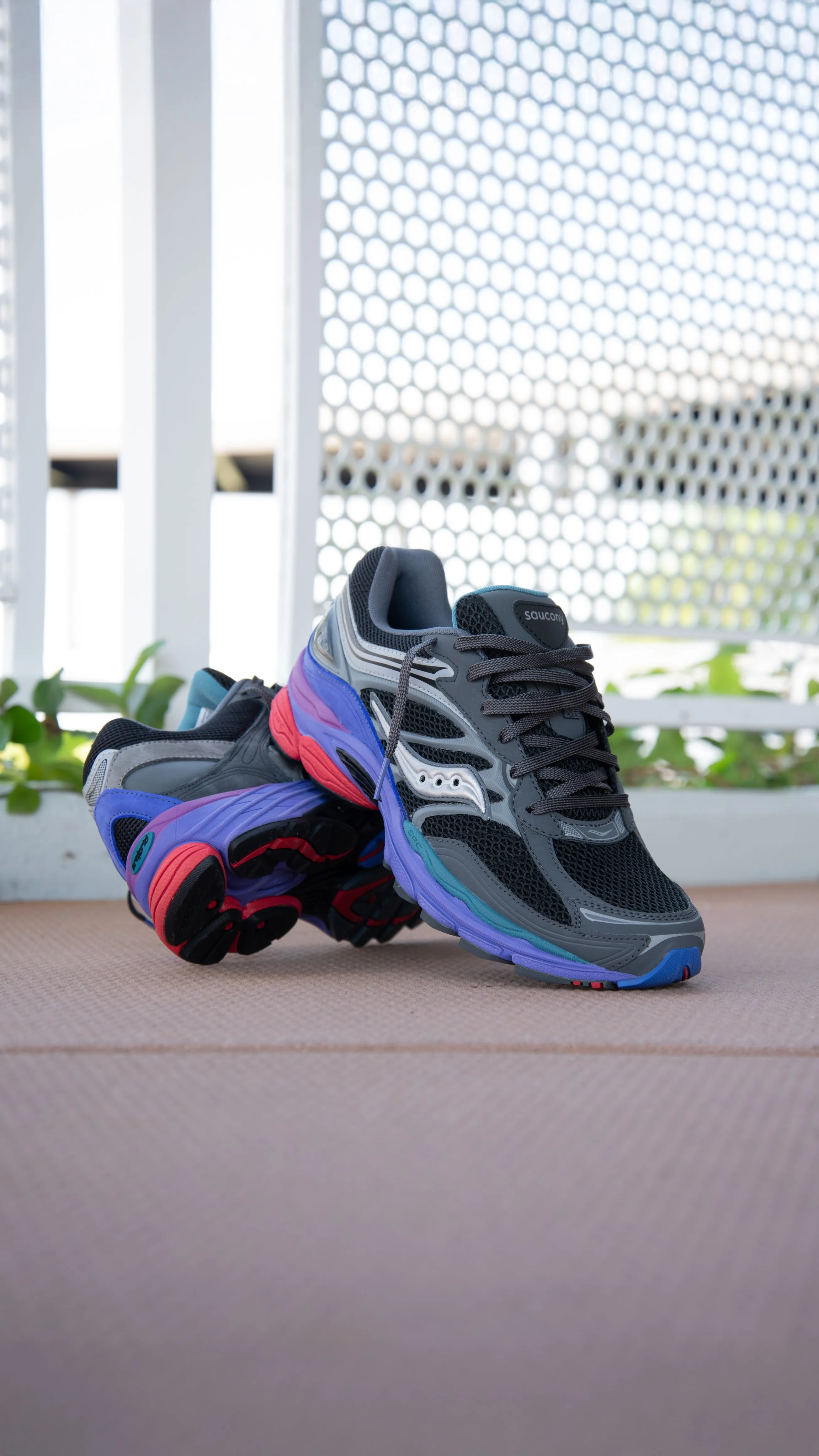 Mens Saucony ProGrid Omni 9 Galaxy (Black/Multi) Fine