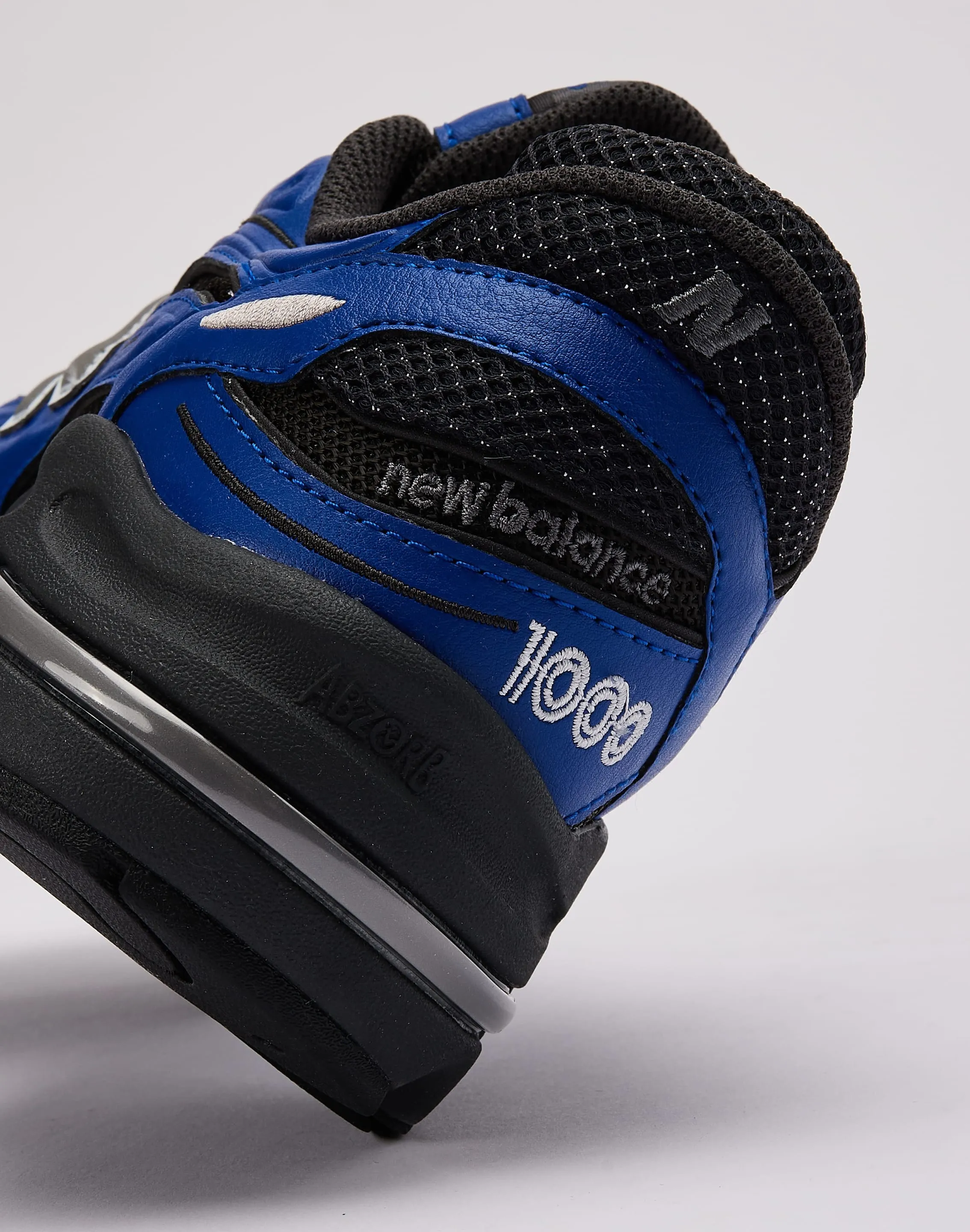 New Balance 1000 Office Style