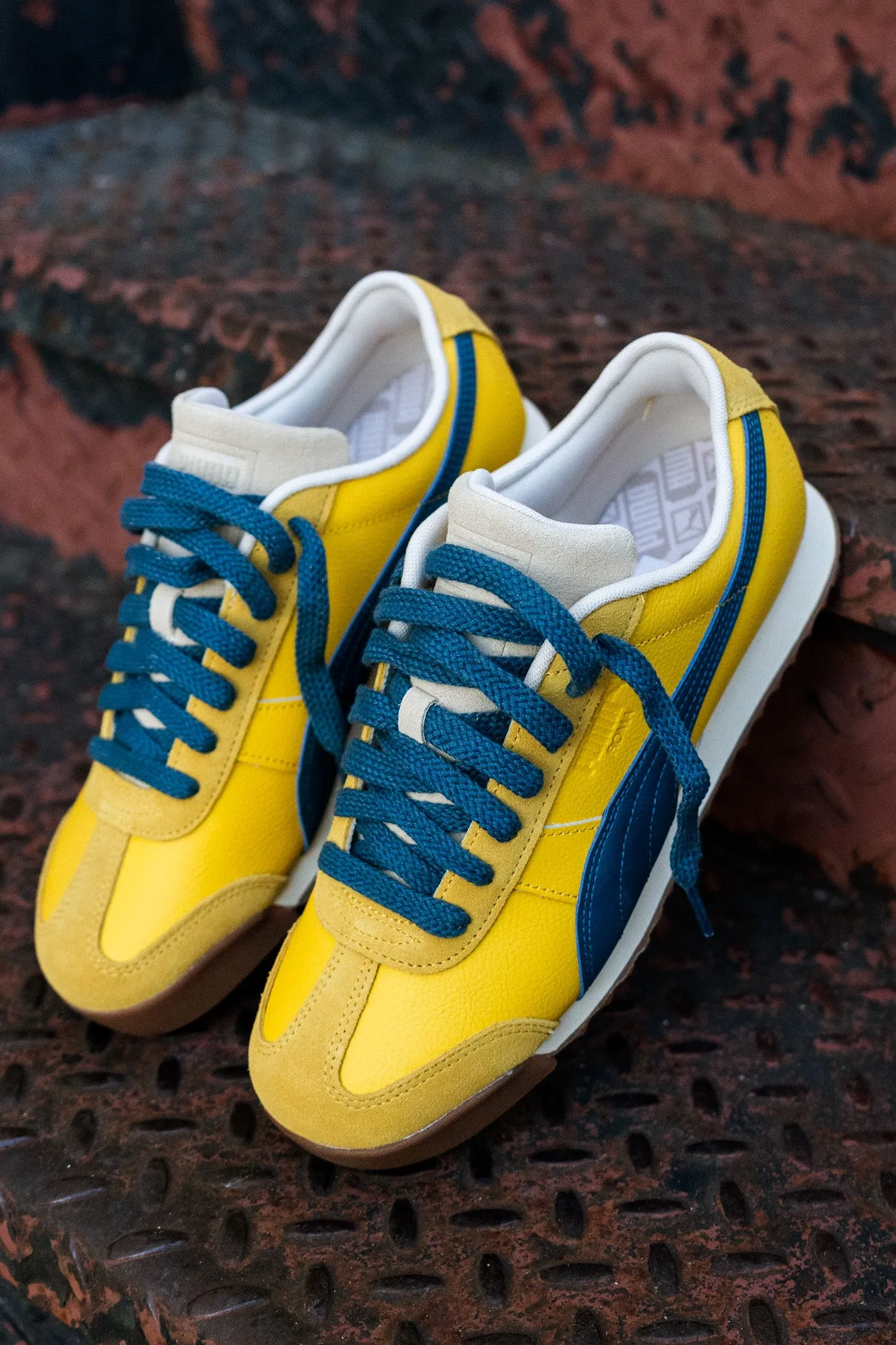 Structured wear Fashion-forward materials Mens Puma Roma Underdogs (Canary Yellow)