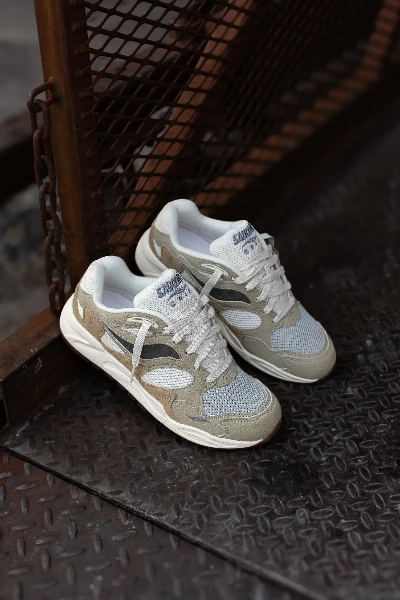 Distinctive Design Quick Fit Mens Saucony Grid Shadow 2 (Sand/Sage)