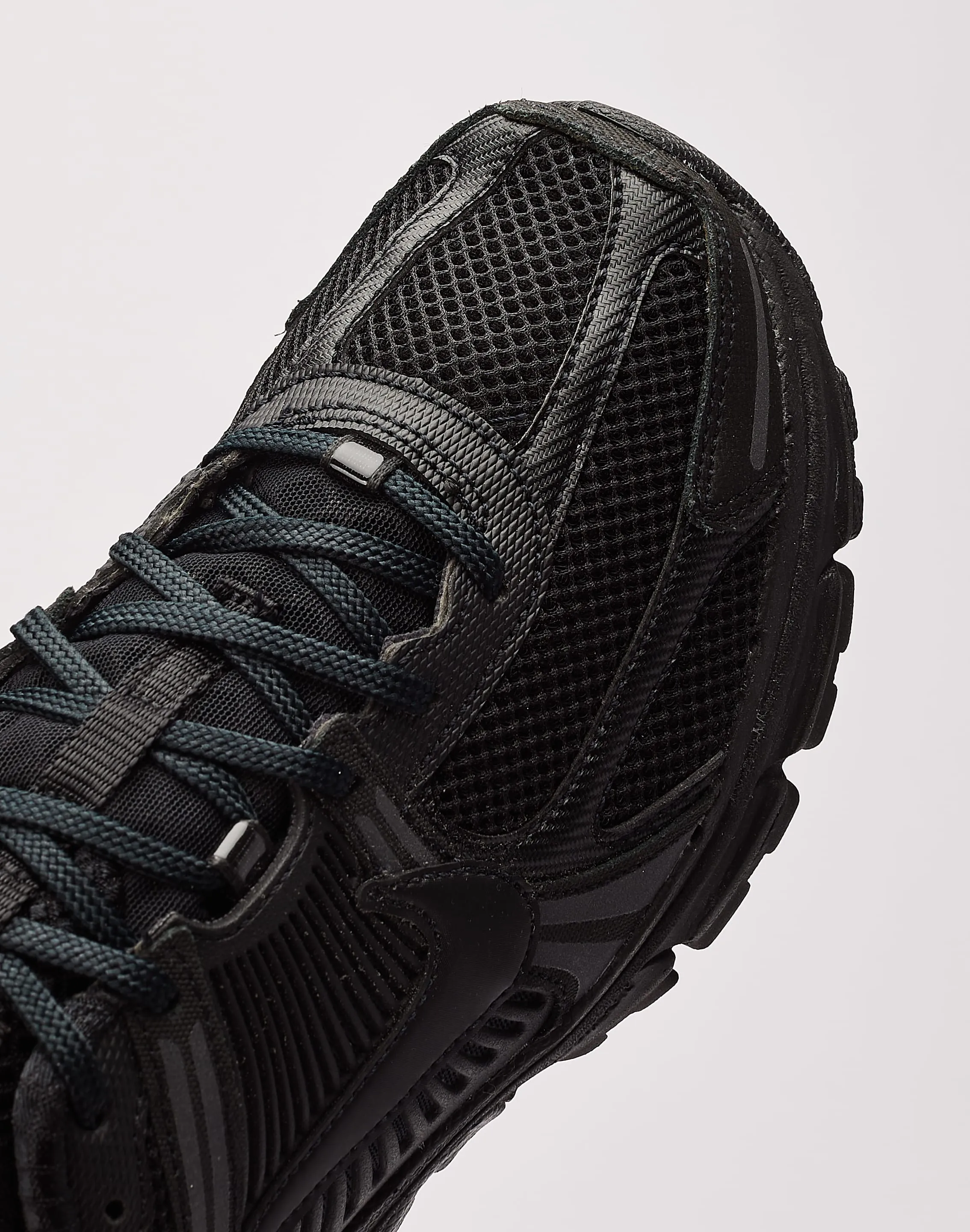 Lace Up Design Nike Zoom Vomero 5