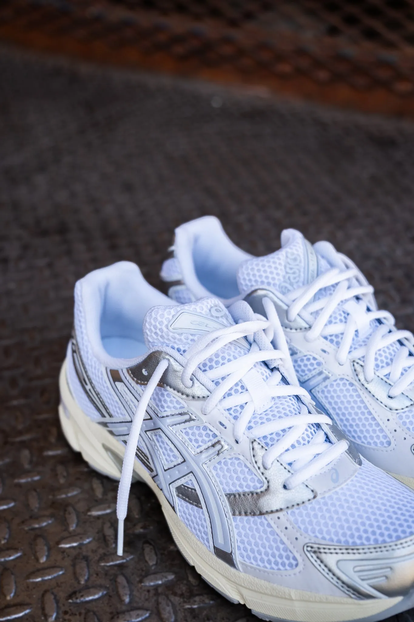 training - style Mens Asics Gel-1130 (White/Blue Fade)