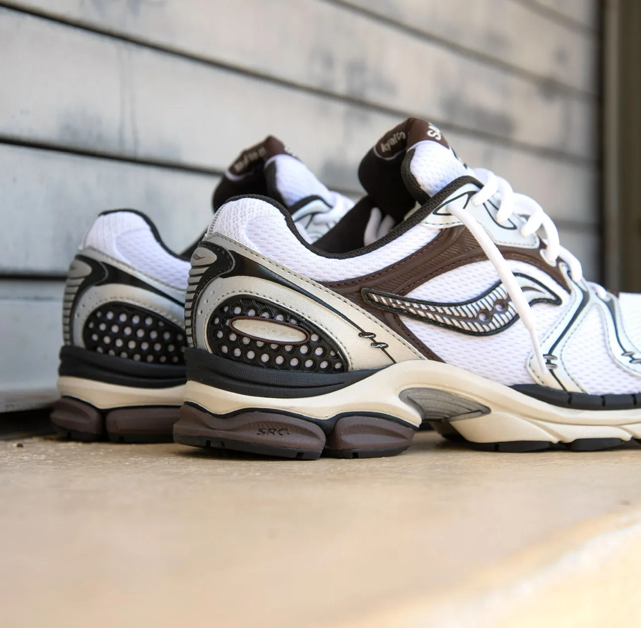 Mens Saucony ProGrid Triumph 4 (Silver/Chrome) Leather Sole Easy - clean