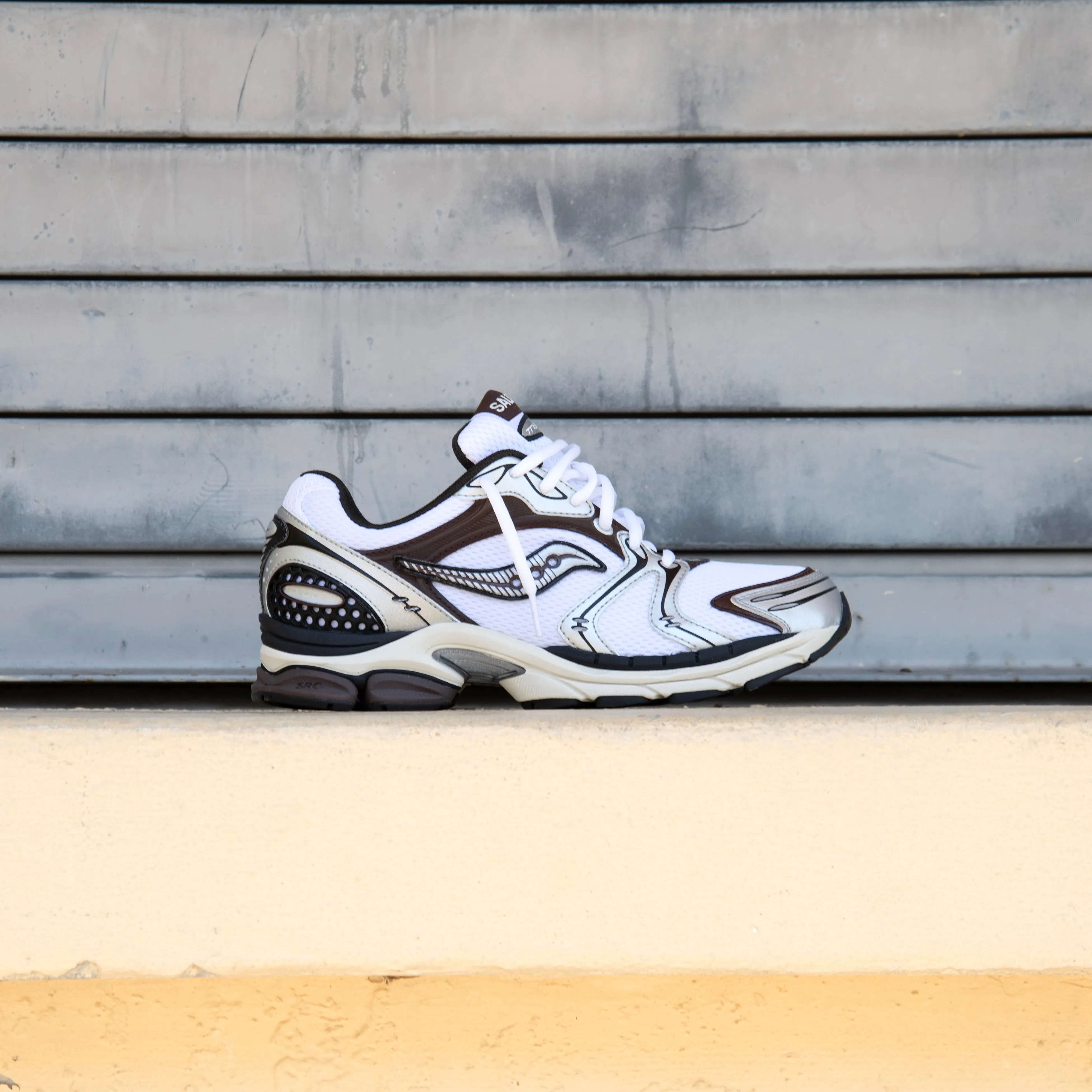 suitable for daily commuting Mens Saucony ProGrid Triumph 4 (Silver/Chrome)