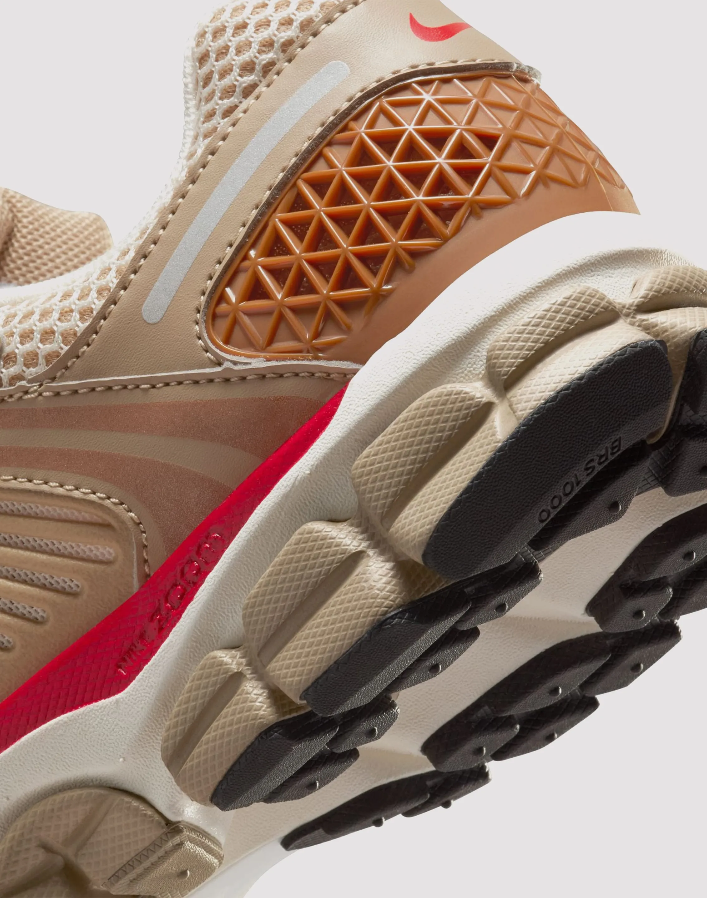 Comfort Option Nike Zoom Vomero 5 "Khaki/Phantom/Fire Red/Sail"