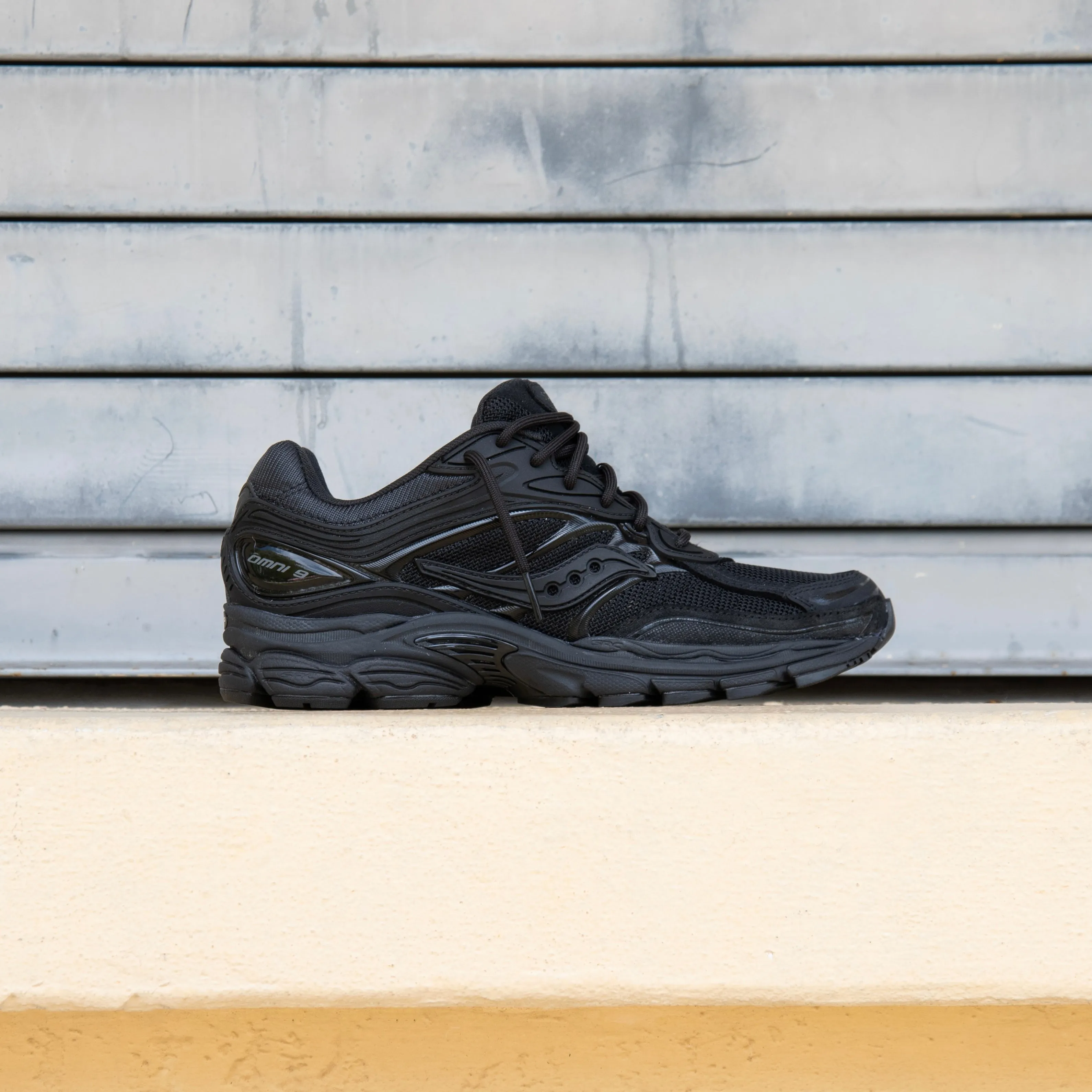 Mens Saucony ProGrid Omni 9 (Black/Noir) gym - goer