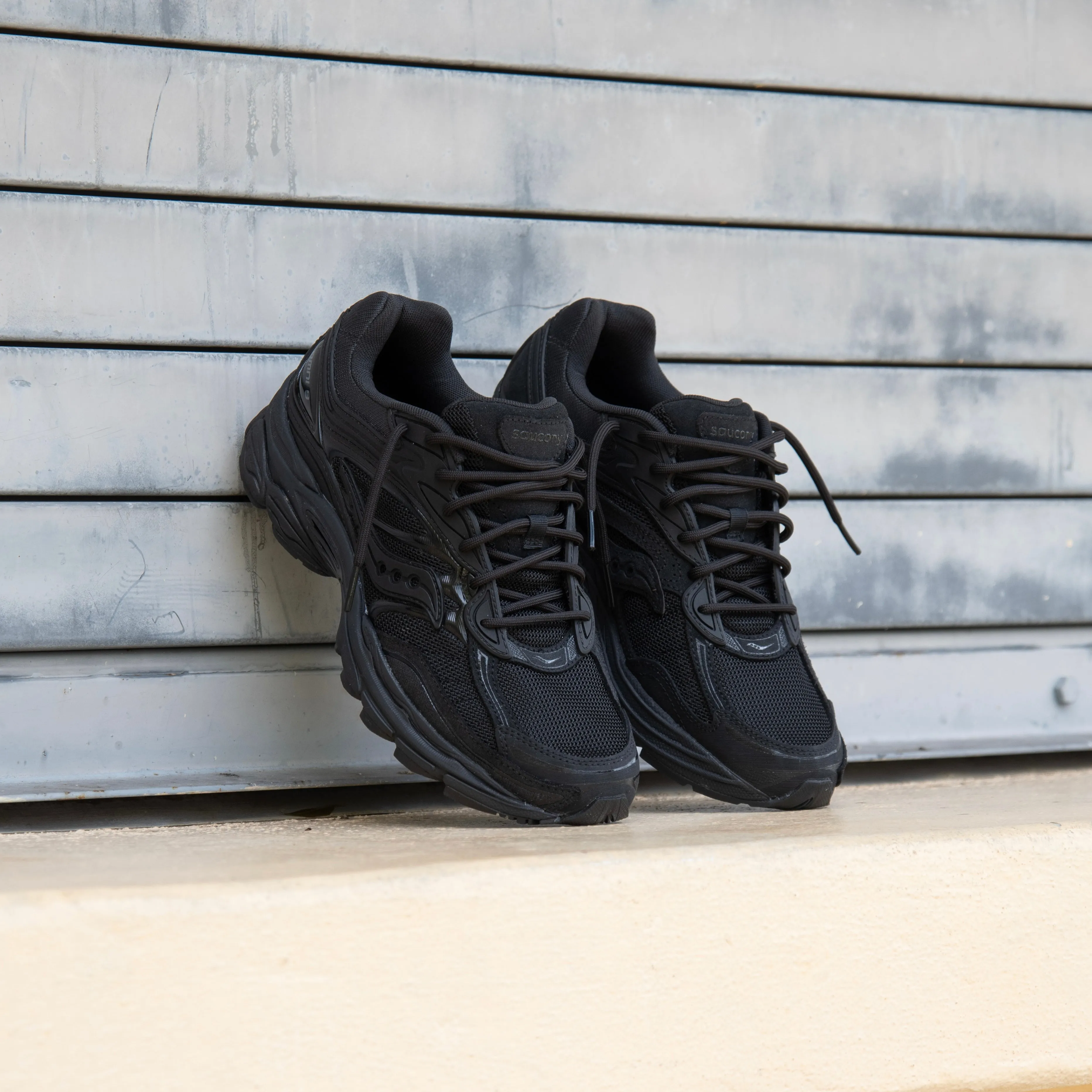 Metallic Soft Arch Mens Saucony ProGrid Omni 9 (Black/Noir)