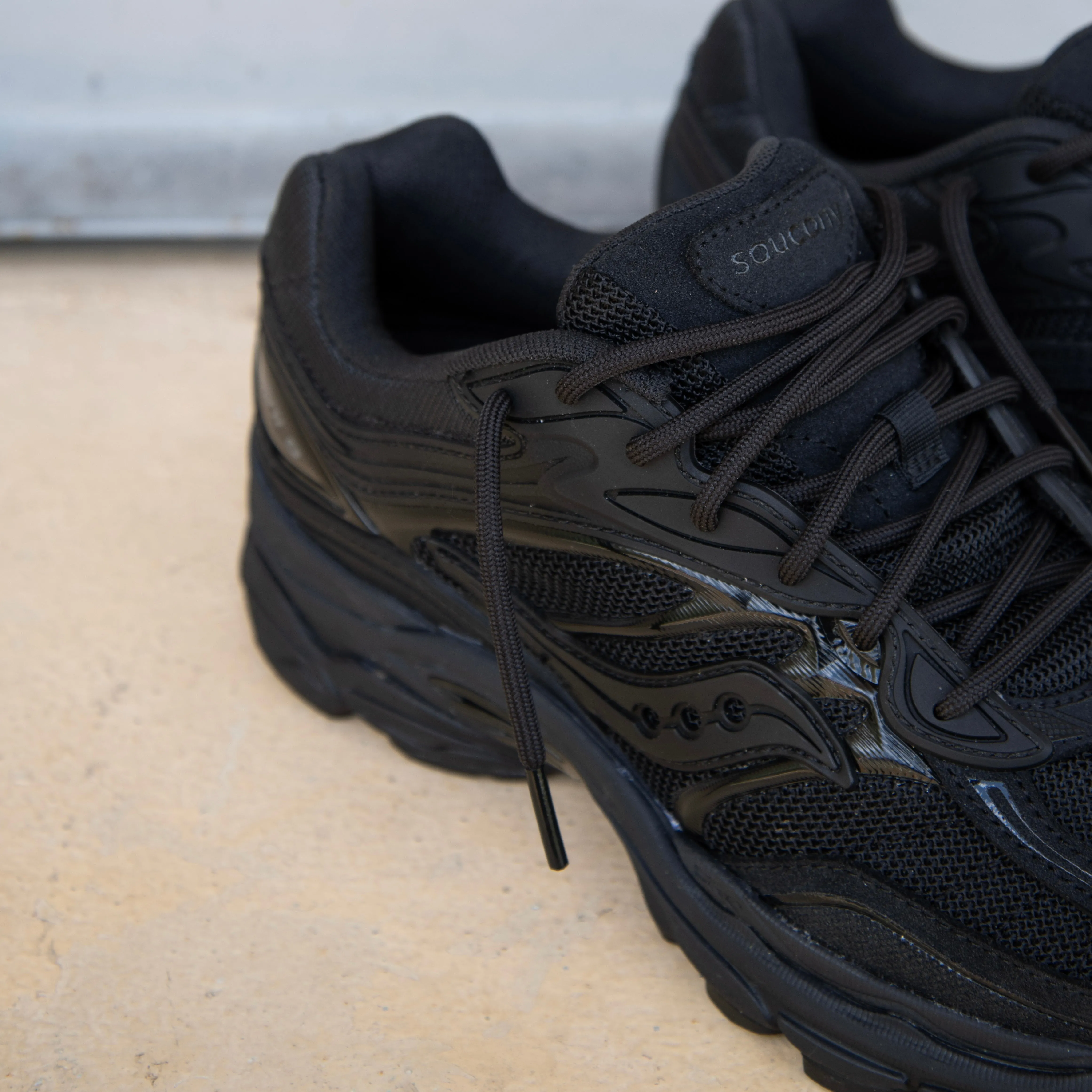 Signature Mens Saucony ProGrid Omni 9 (Black/Noir)