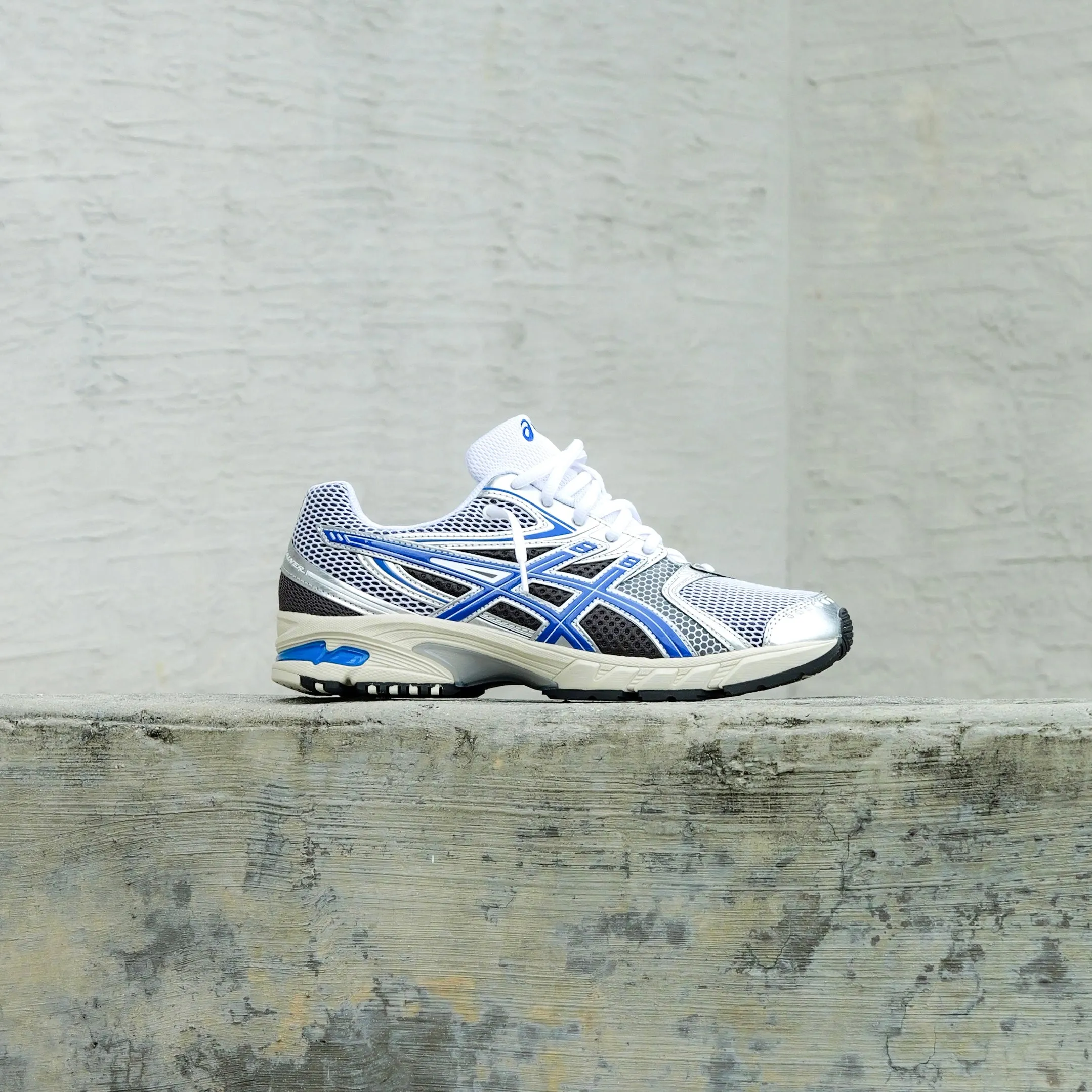 beach lovers' flip - flops Elevated Comfort Mens Asics Gel-DS Trainer 14 (White/Asics Blue)