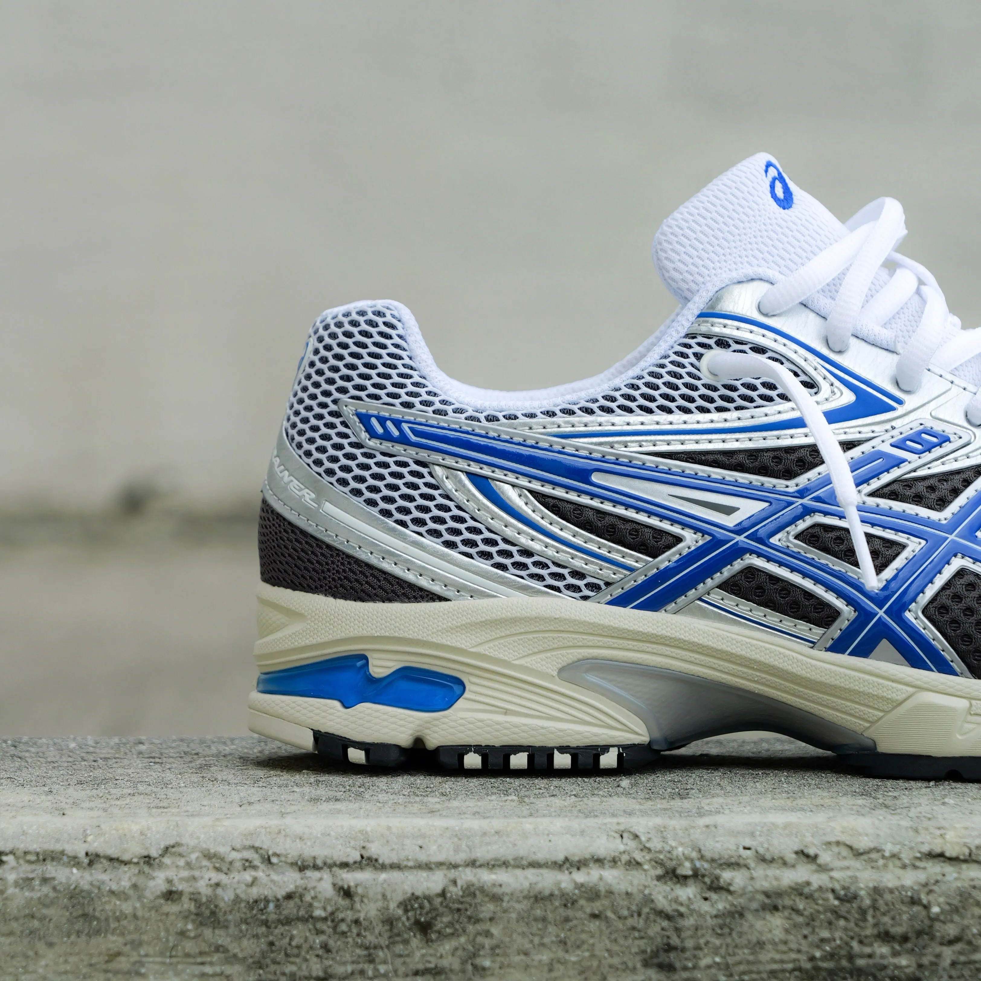 Mens Asics Gel-DS Trainer 14 (White/Asics Blue) street