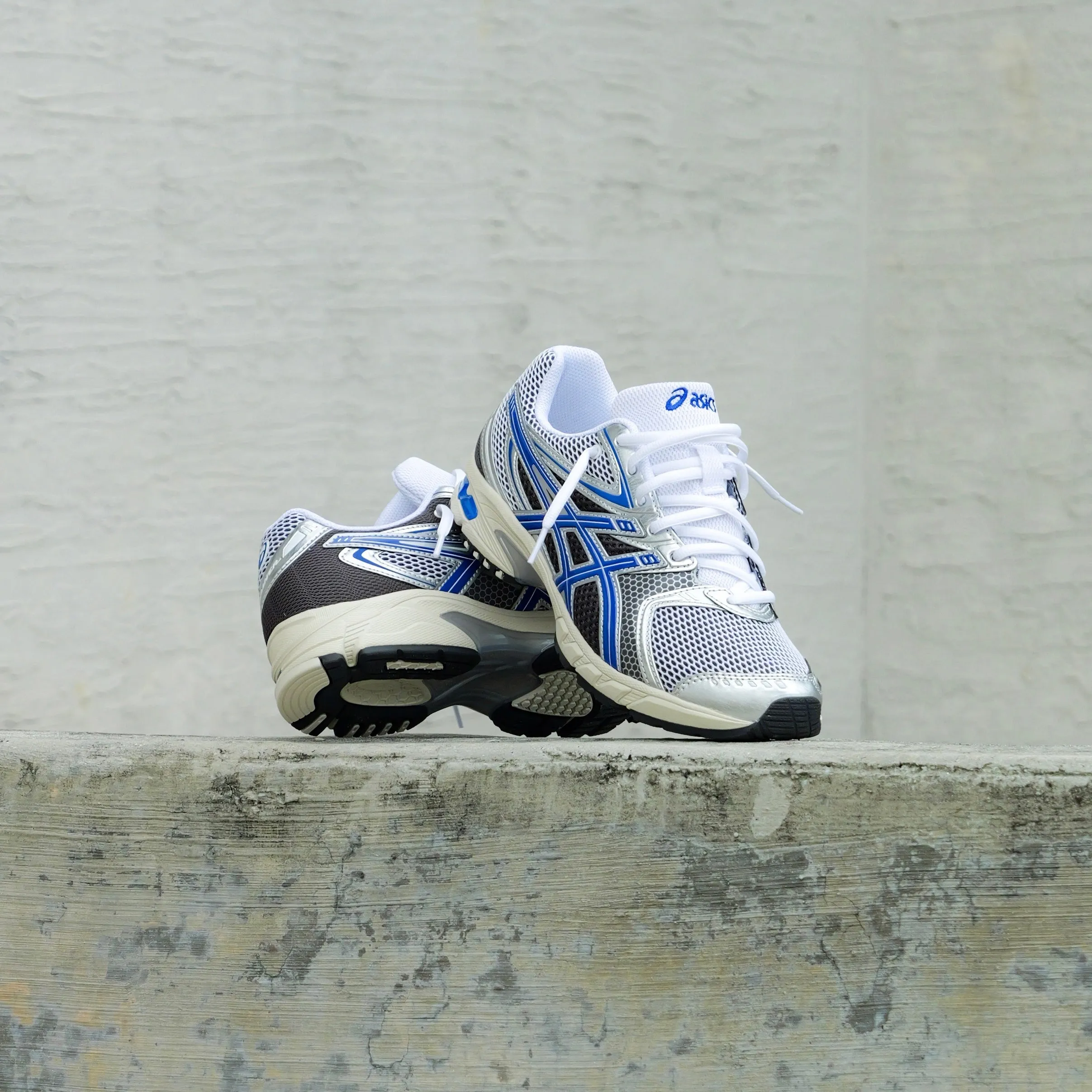 Mens Asics Gel-DS Trainer 14 (White/Asics Blue) Contemporary ease