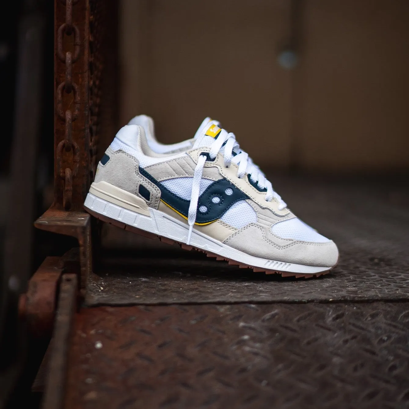 Mens Saucony Shadow 5000 (White/Navy) Supportive Traction Sculpted durability