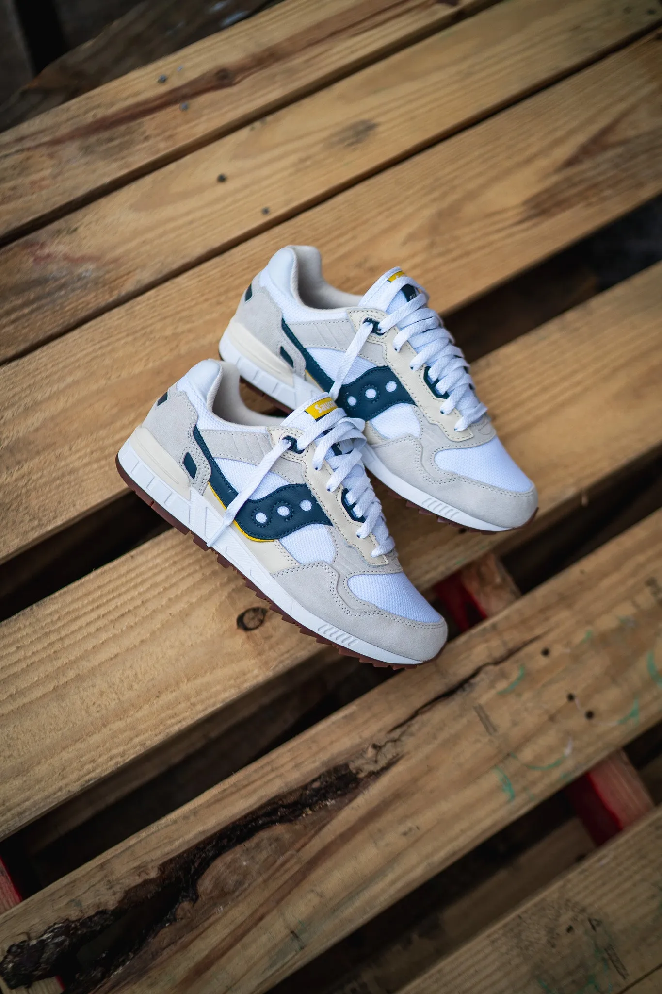 cricket Leading Mens Saucony Shadow 5000 (White/Navy)