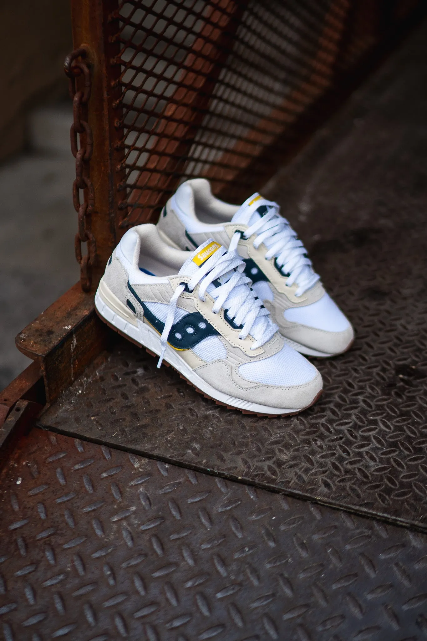 Mens Saucony Shadow 5000 (White/Navy) performance - enhancement - level