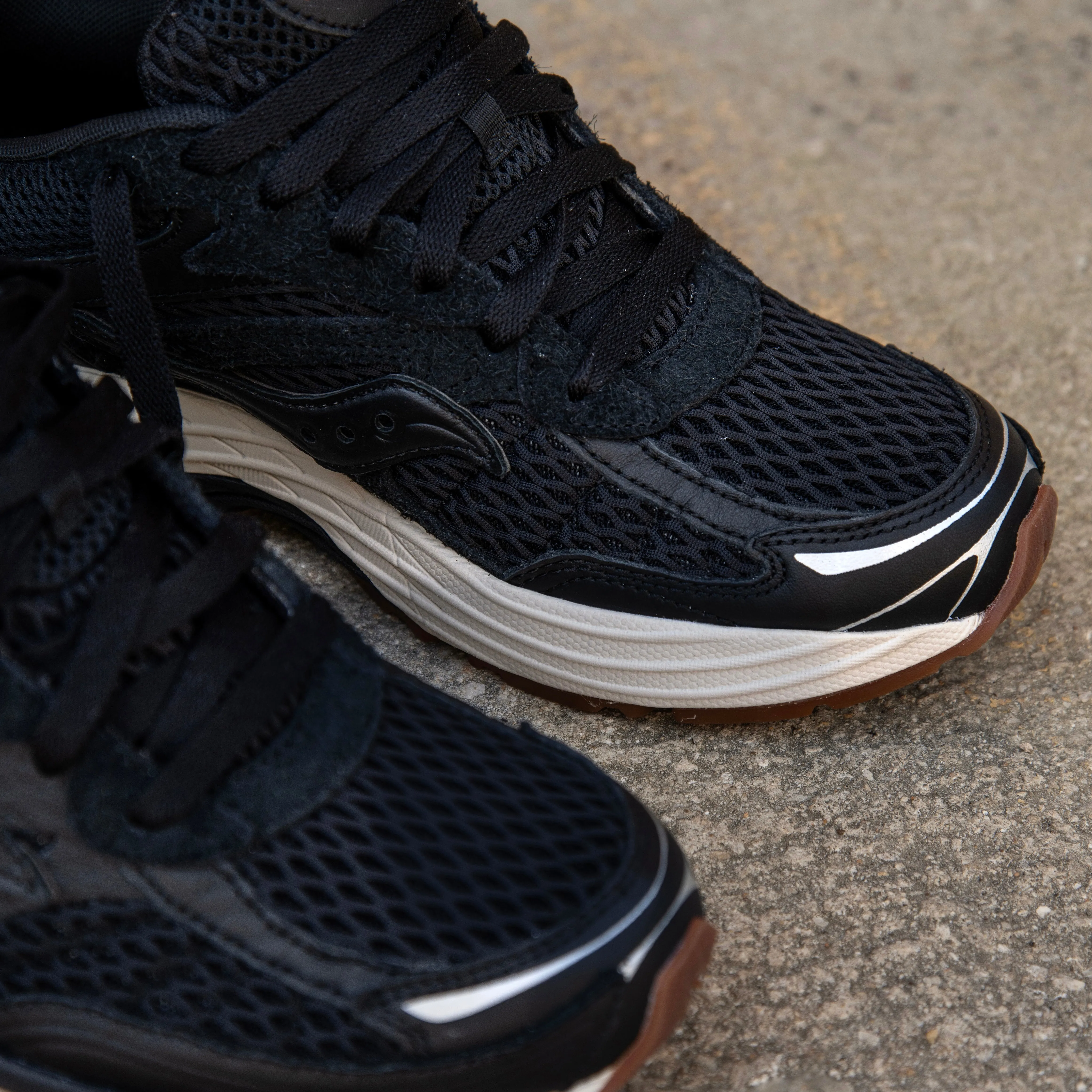 Mens Saucony ProGrid Omni 9 (Crafted Black) Cushioned traction
