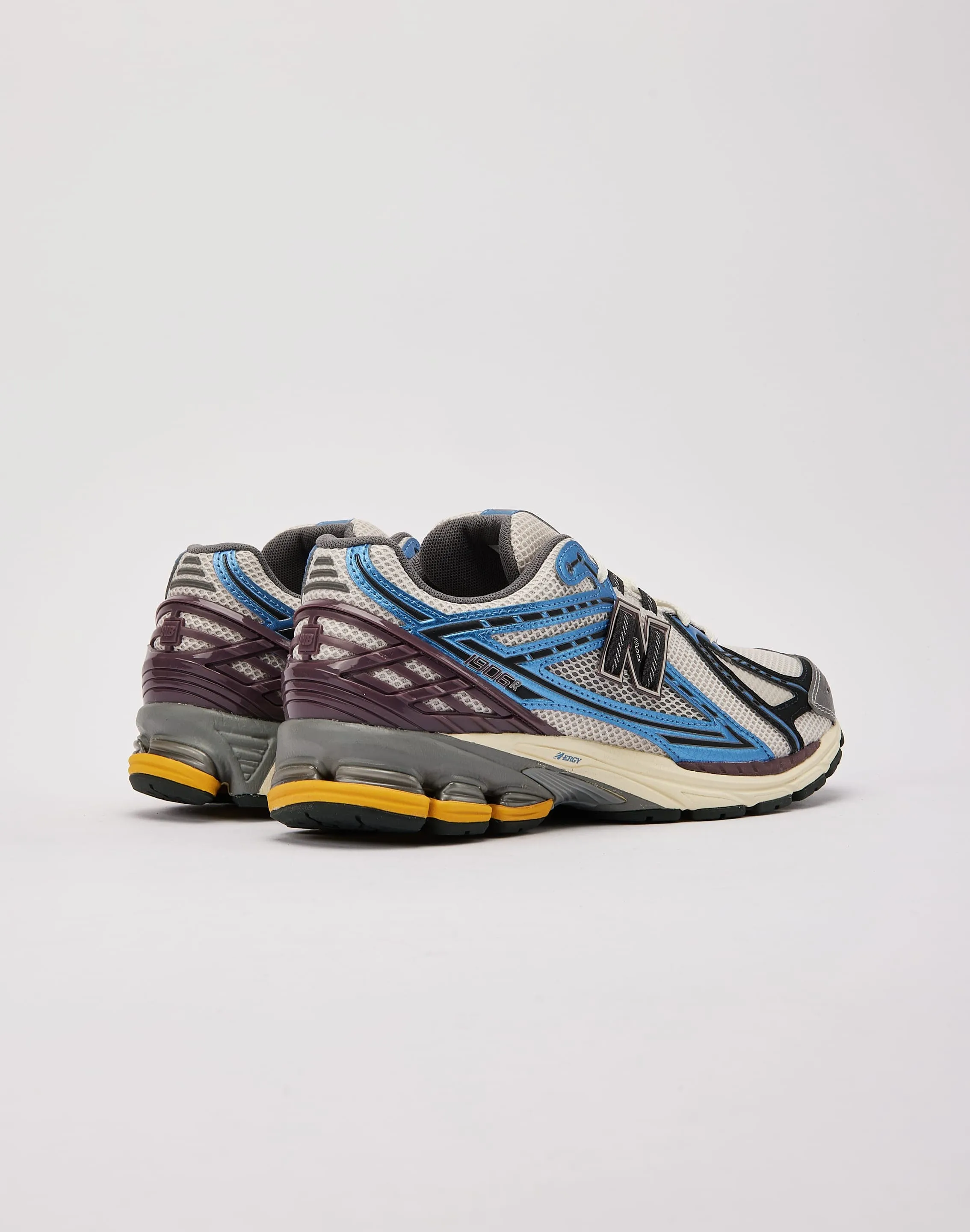 Fit Anywhere Shopping Day New Balance 1906R