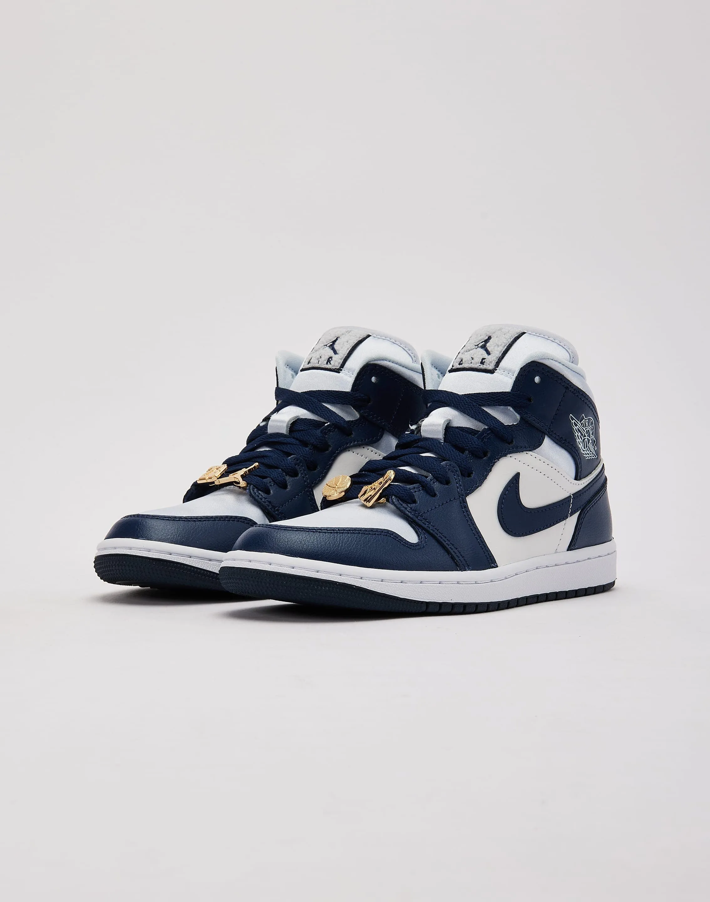 Jordan Air Jordan 1 Mid SE Vibrant fit
