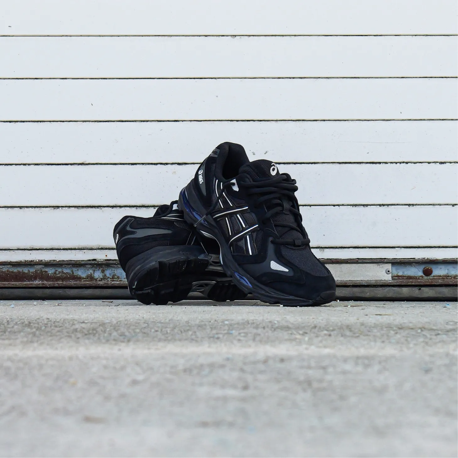 Glam silhouette foldability - level Mens Asics Gel K-1011 (Black/Silver)