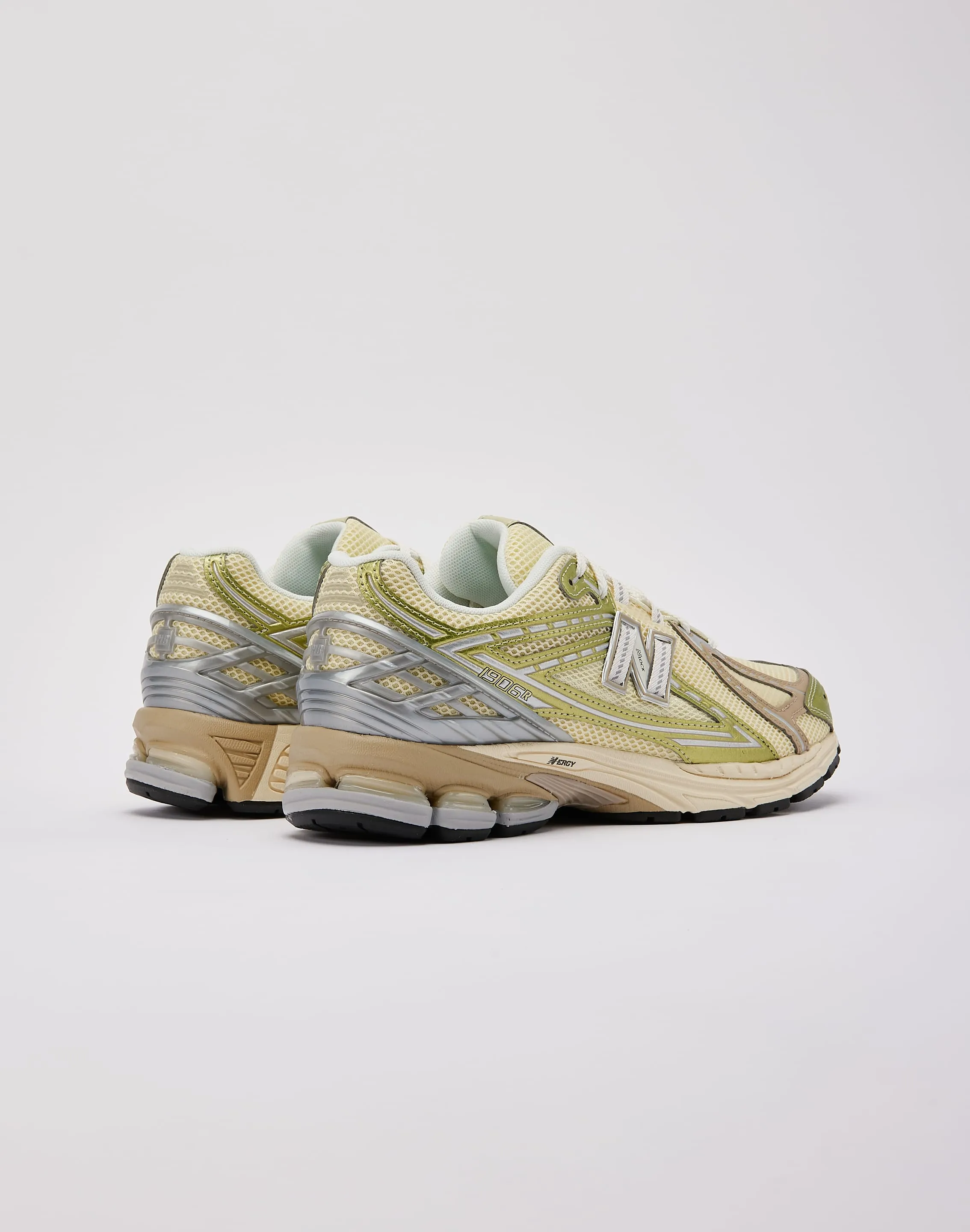 New Balance 1906R group run