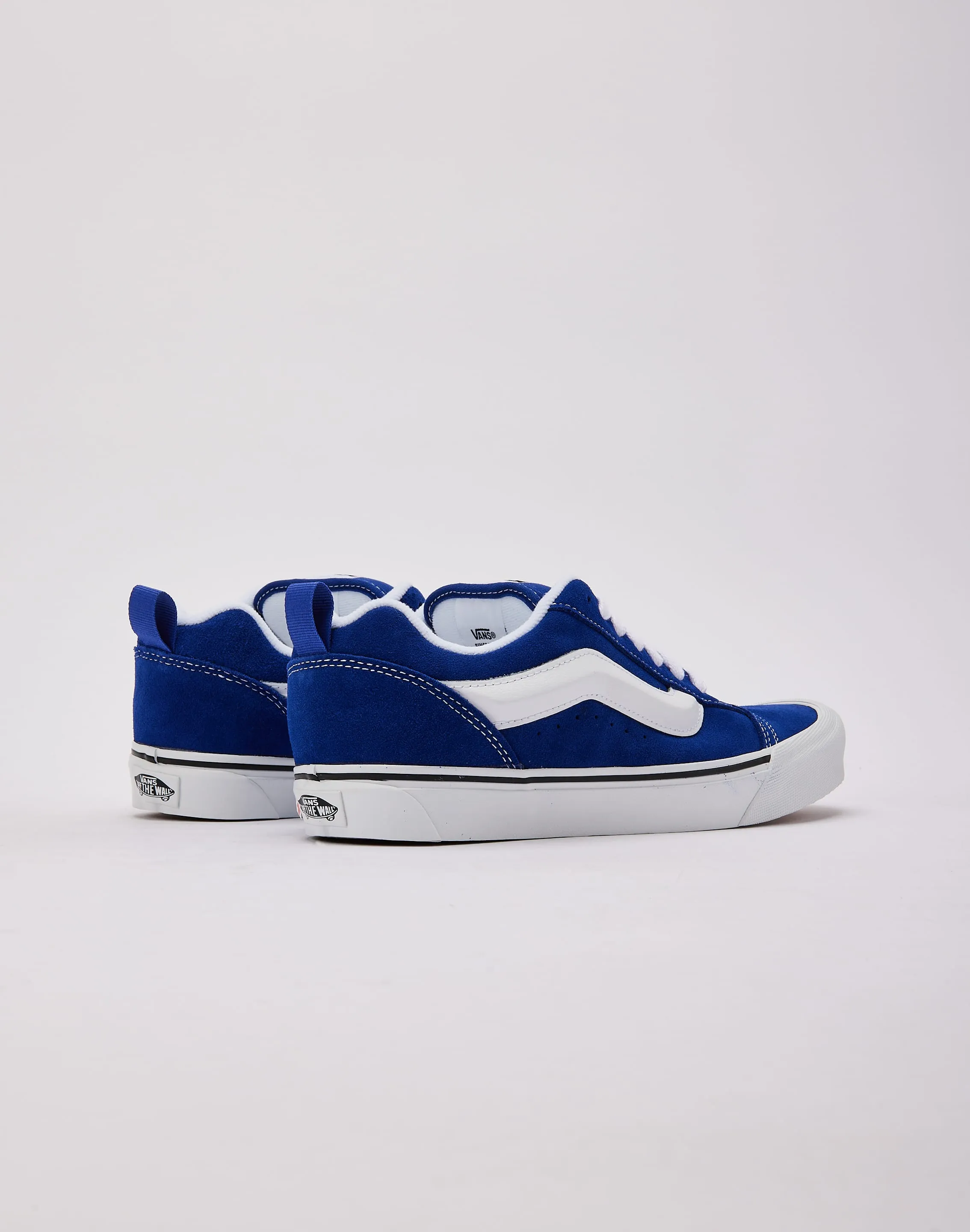Minimal Texture party look Vans Knu Skool