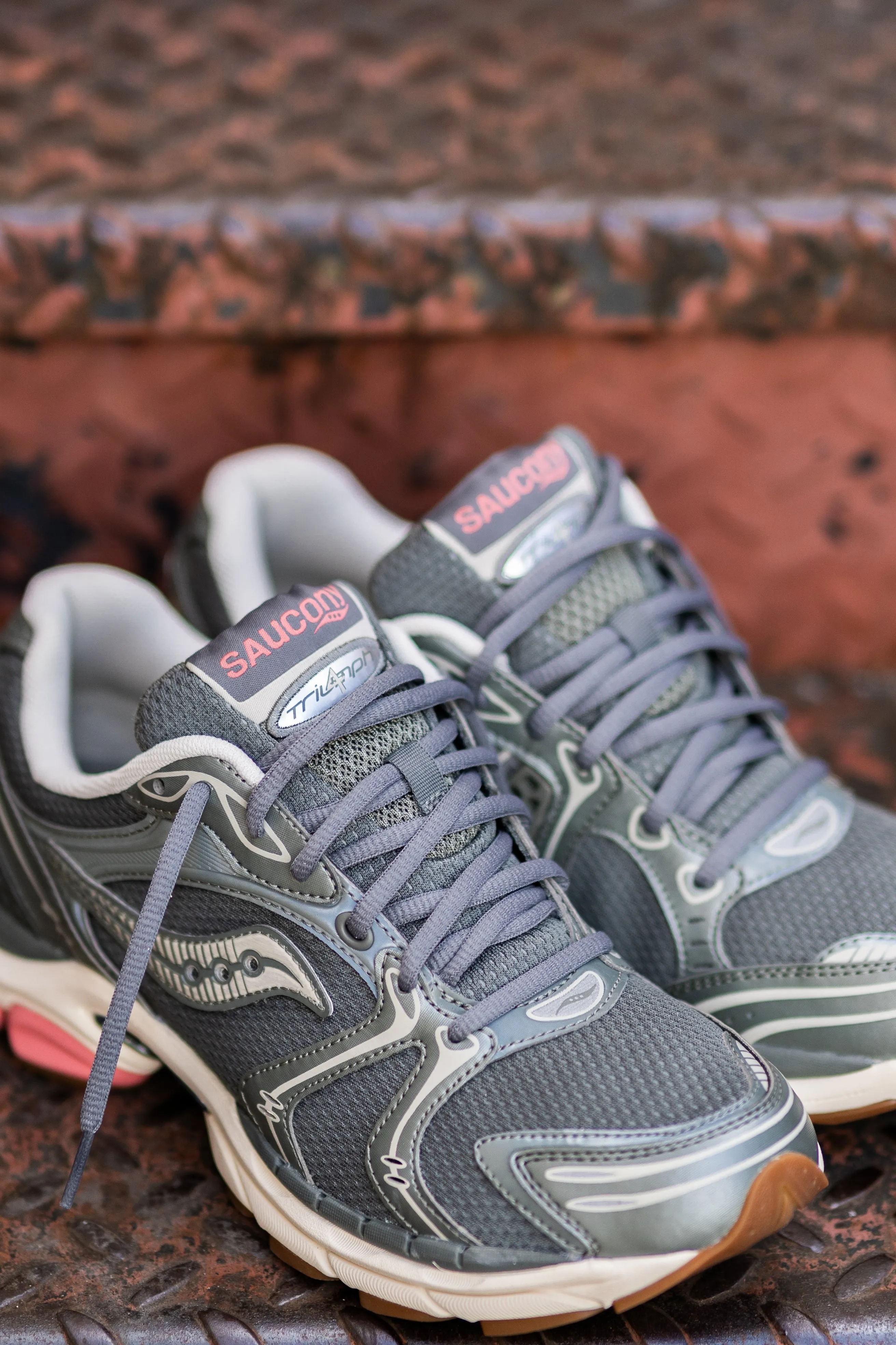 rustic Ergonomic Design Mens Saucony ProGrid Triumph 4 (Agave/Peach)