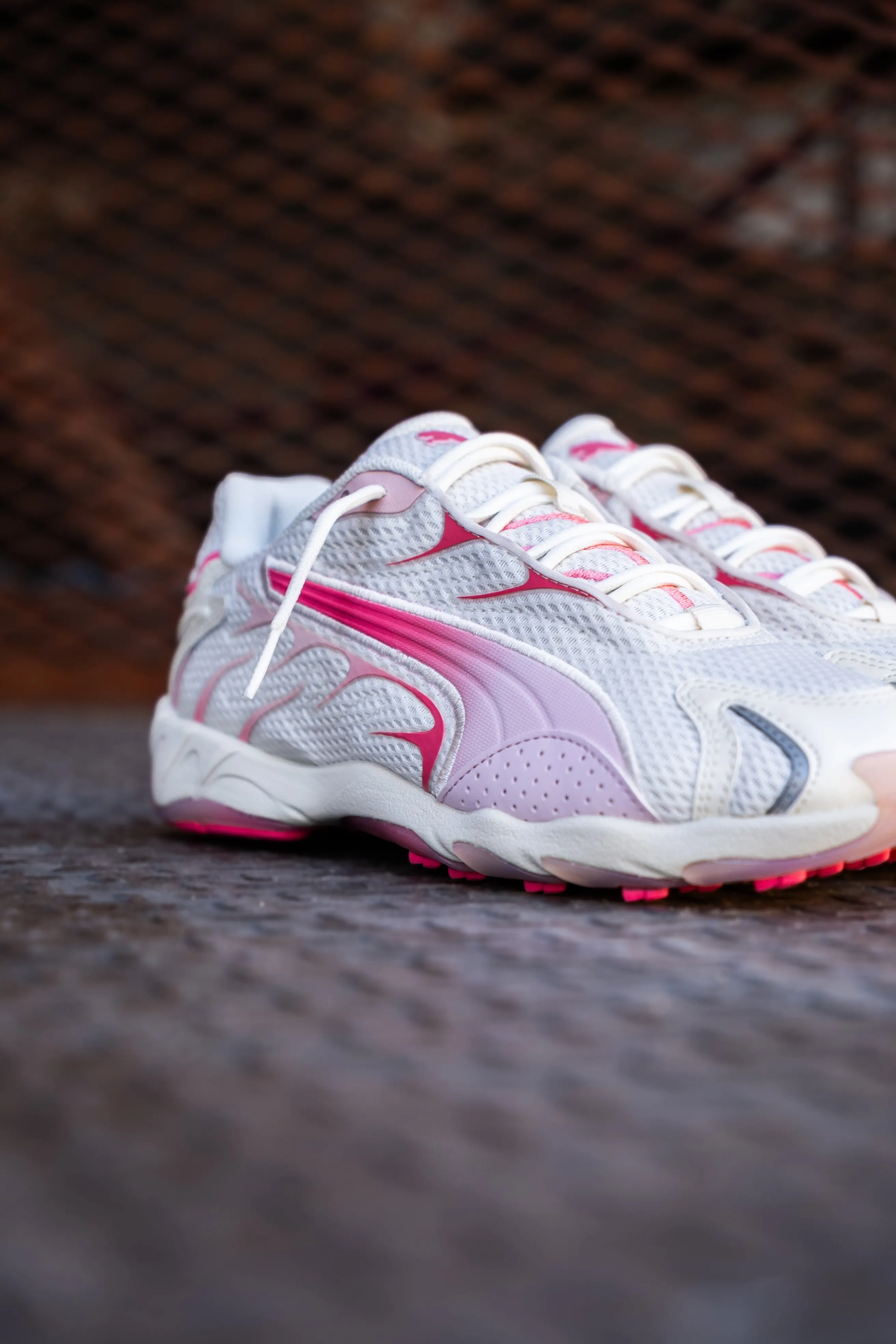 King Strong Pool Time Womens Puma Inhale (Warm White/Magic Rose)