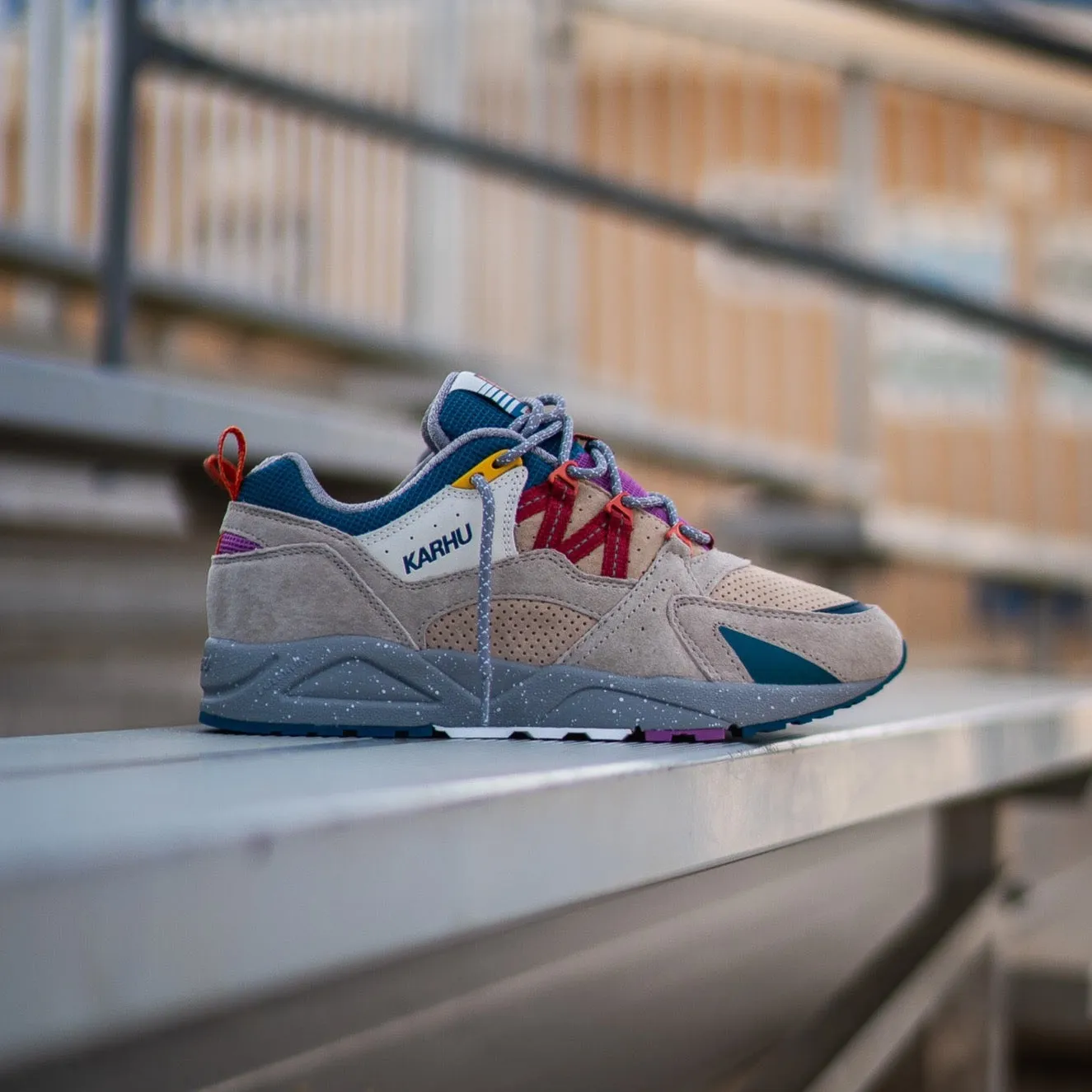 Mens Karhu Fusion 2.0 (Silver Lining/Mineral Red) Smooth open - toe