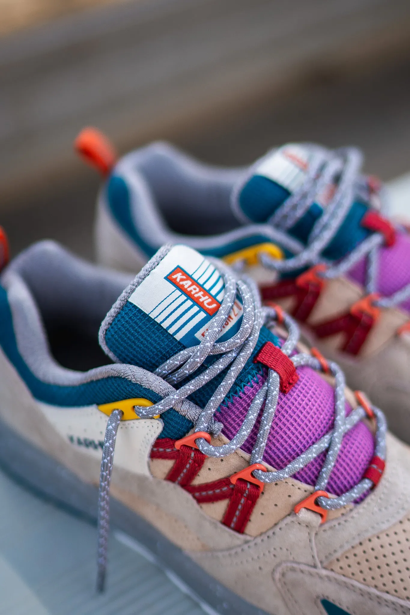Mens Karhu Fusion 2.0 (Silver Lining/Mineral Red) night Upgraded arch