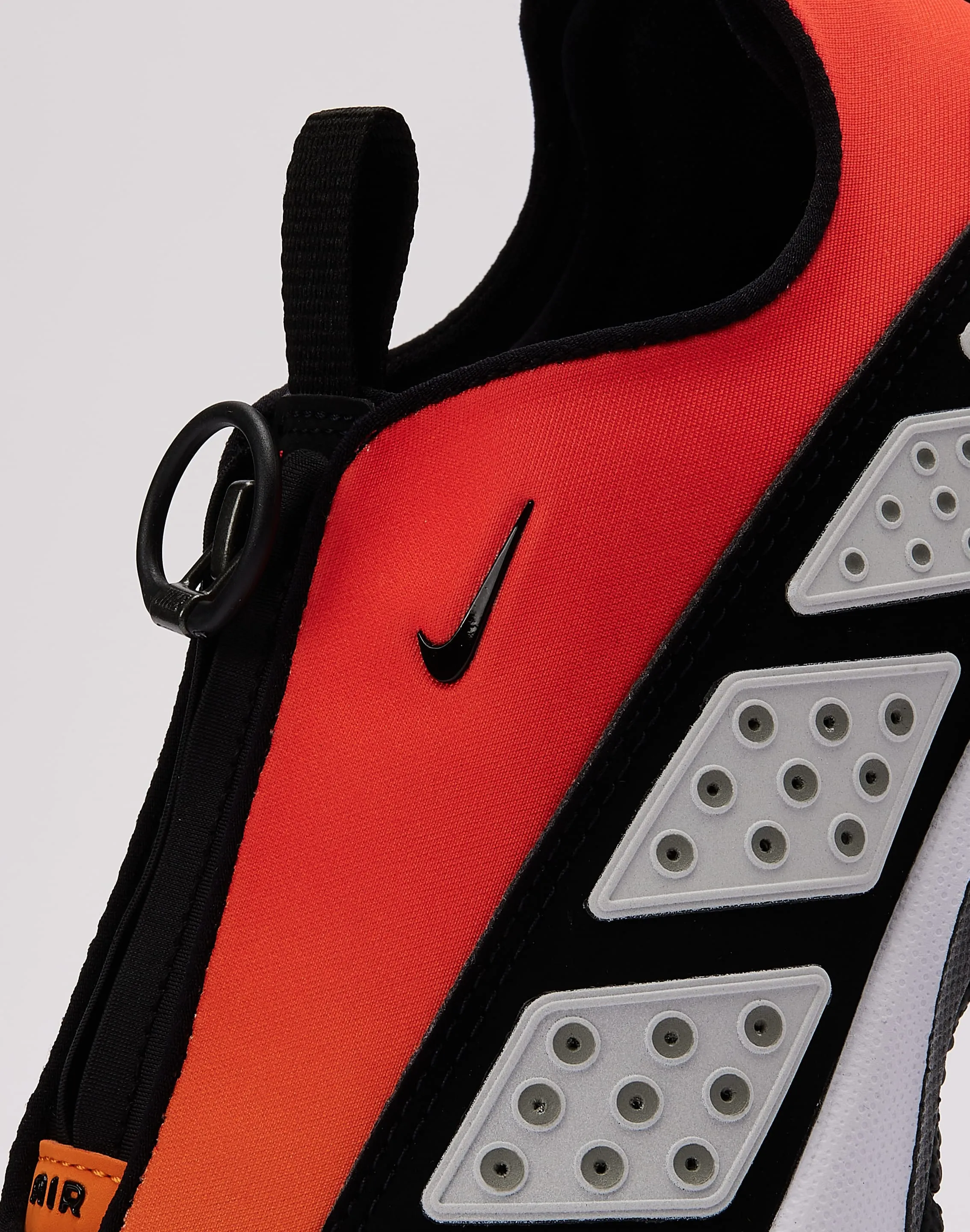 Nike Air Max SNDR 'Bright Crimson' Support frame