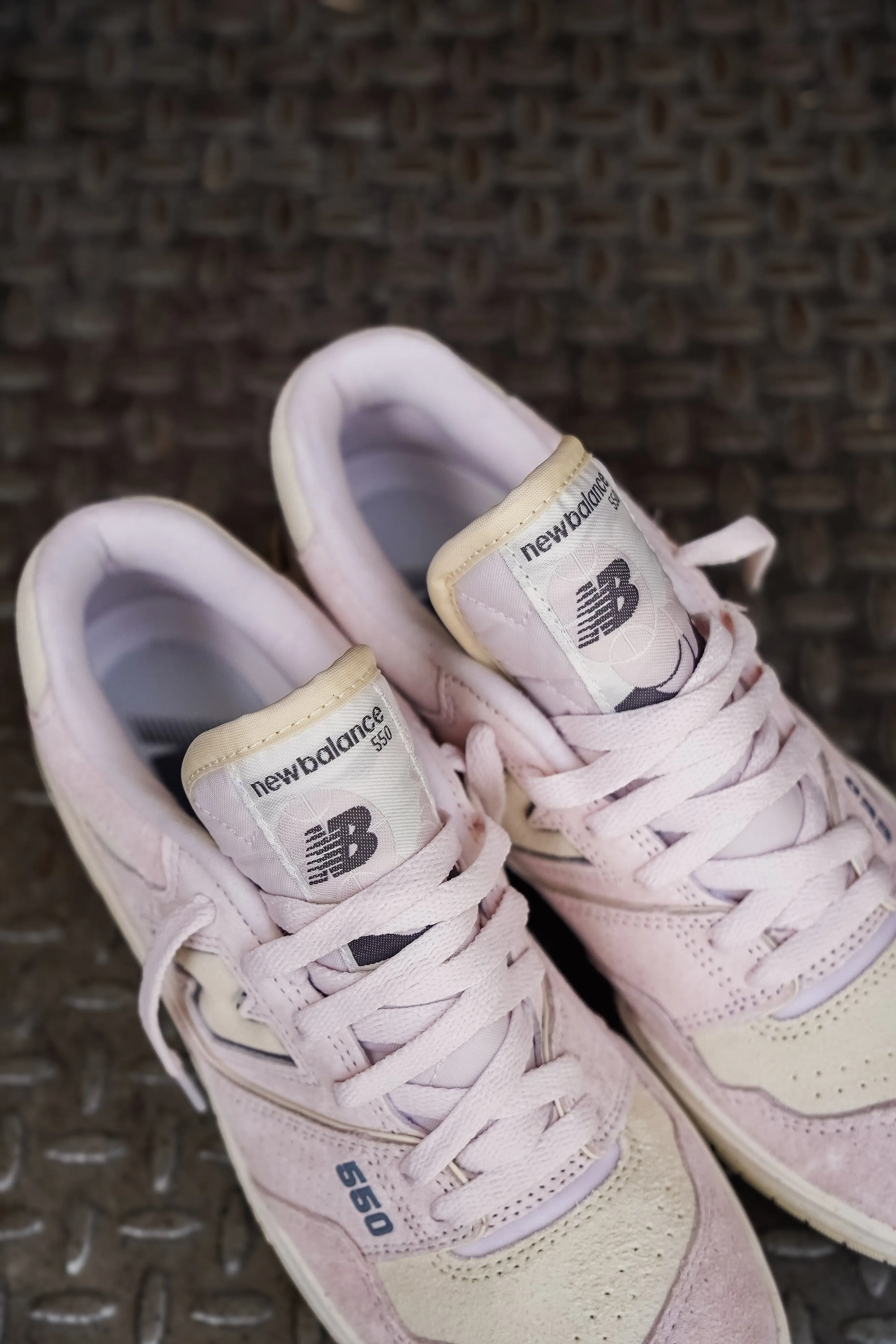 Hill Walk Women's New Balance 550 (Beige/Pink) - BBW550RC