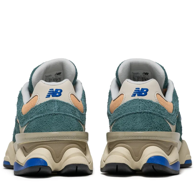 running in local races shoes New Balance 9060 - New Spruce/Peach Blossom