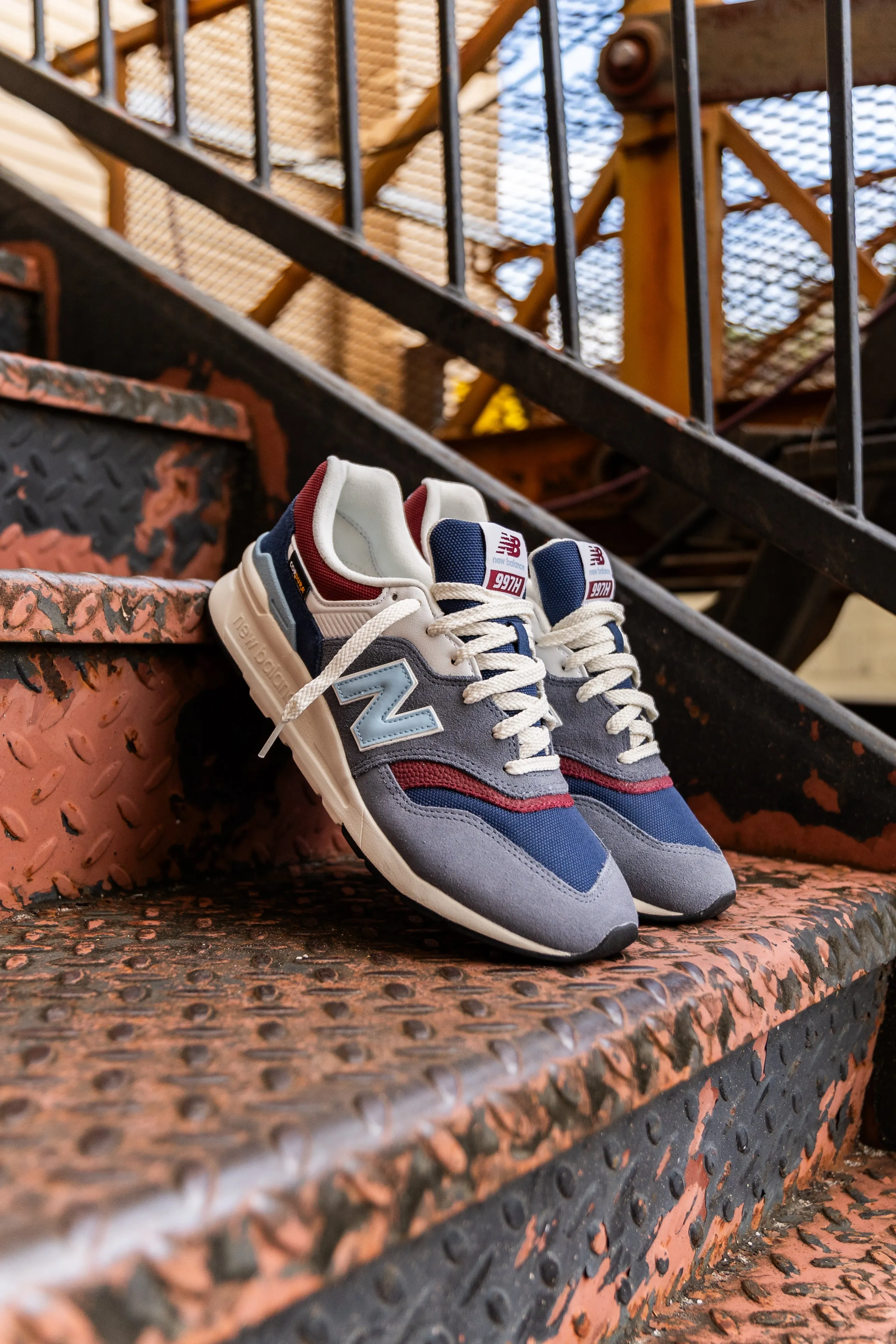 Iconic shock absorption Mens New Balance 997H (Grey/Blue)- CM997HGN