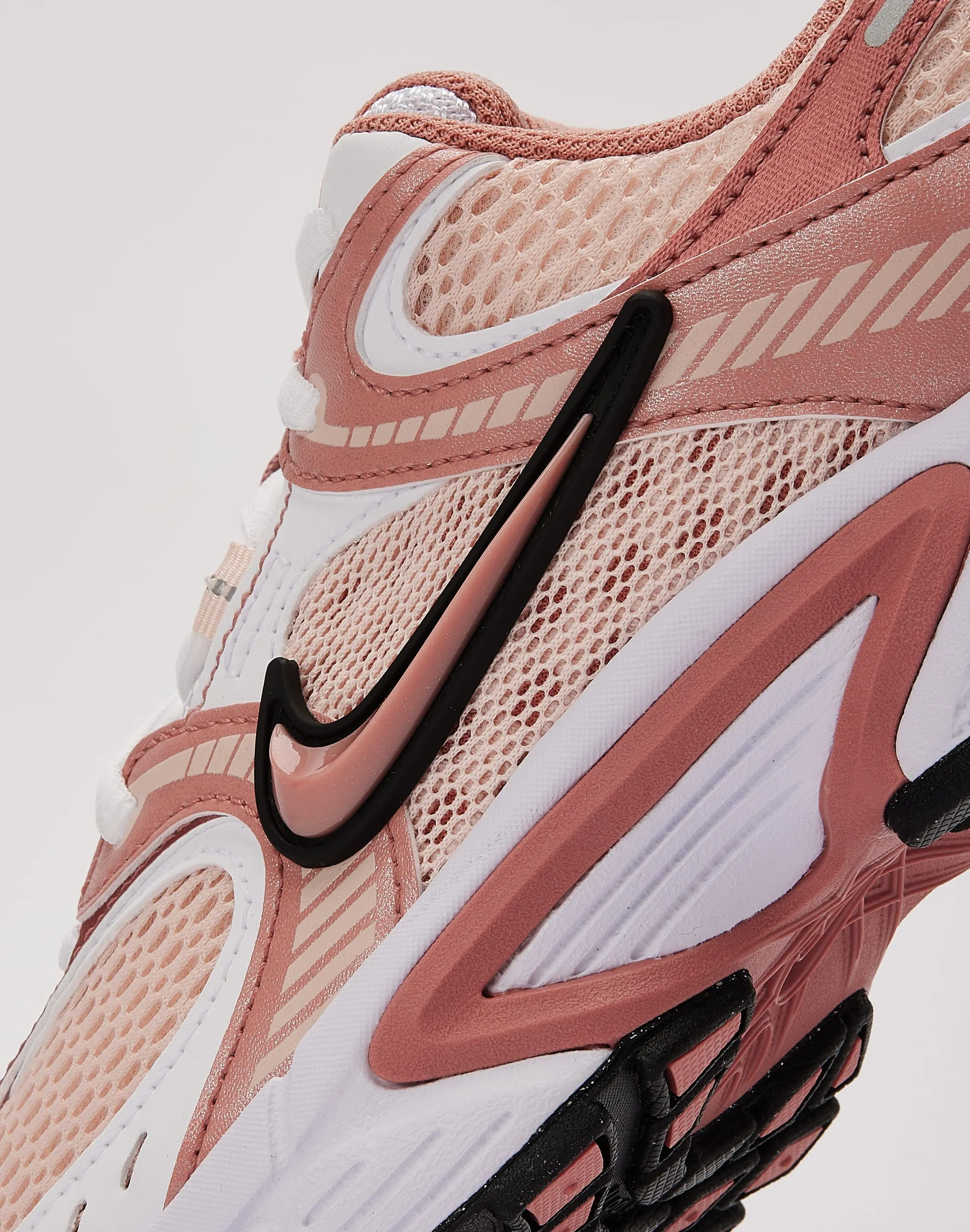 Waterproof Barrier Tech breathable vents Nike V5 RNR