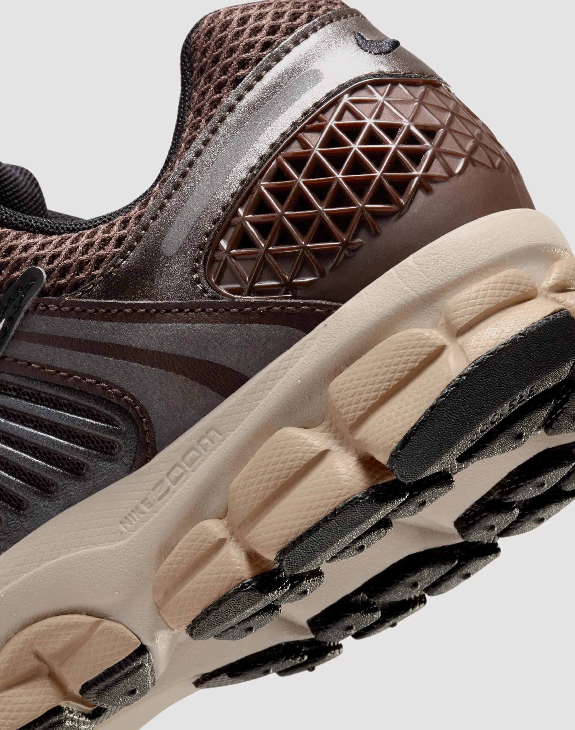 Ultra Cloud Foam Nike Zoom Vomero 5 "Baroque Brown/Chrome/Lt Orewood Brn/Hemp"