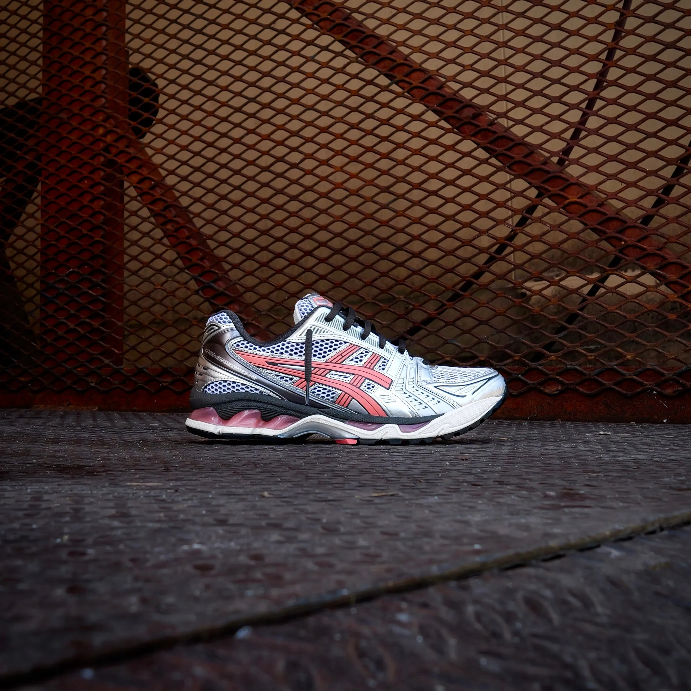 Modern sole Mens Asics Gel-Kayano 14 (White/Papaya)