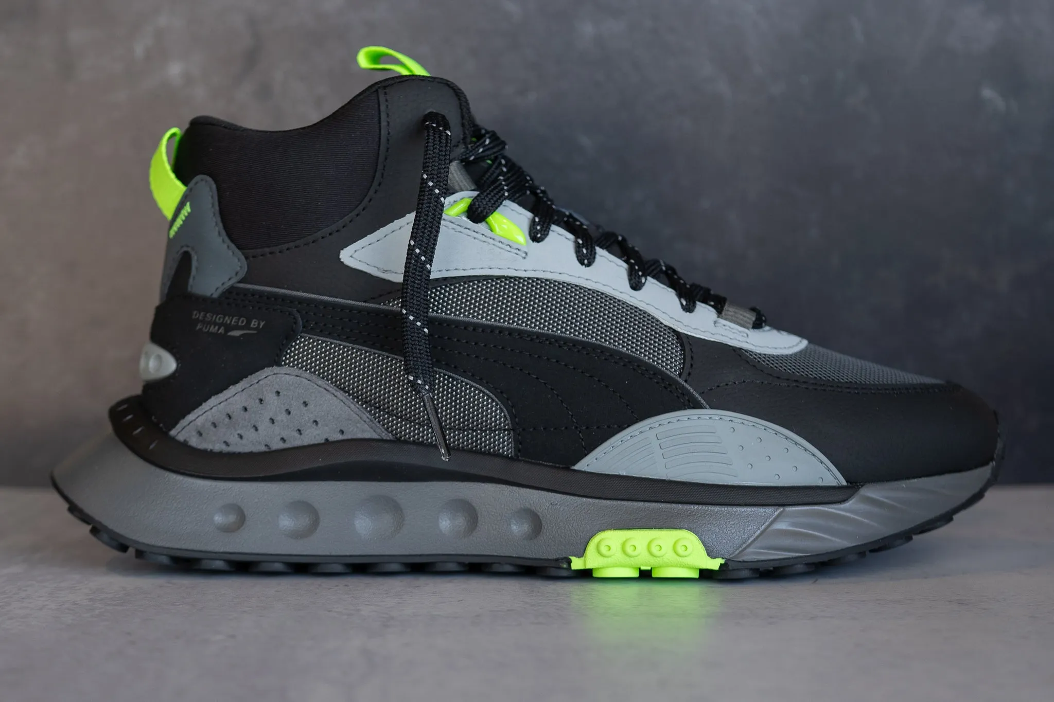 perforated design Puma Wild Rider Mid WS (Puma Black/Volt)