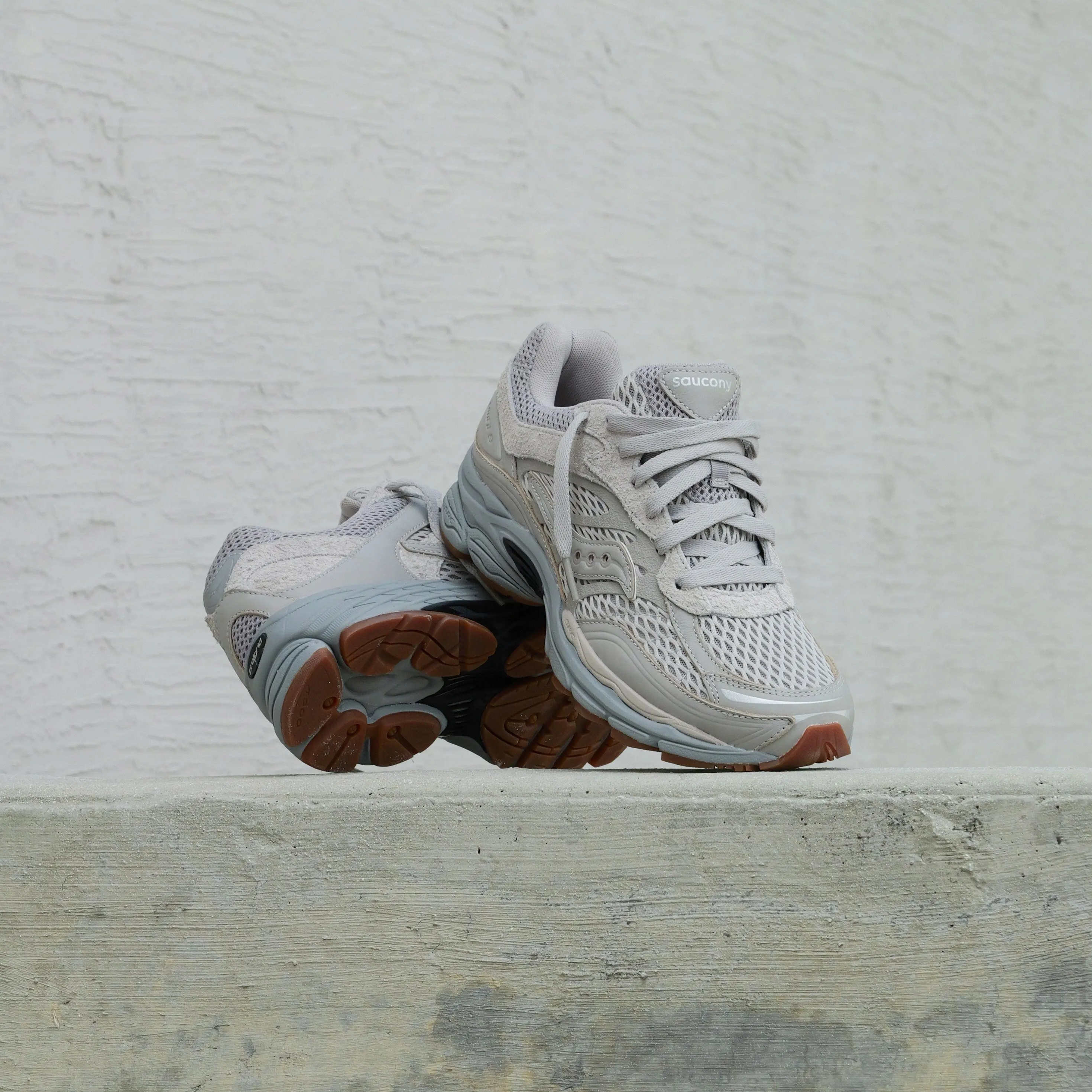 Toe Protection Aesthetic Mens Saucony ProGrid Omni 9 (Crafted Grey)
