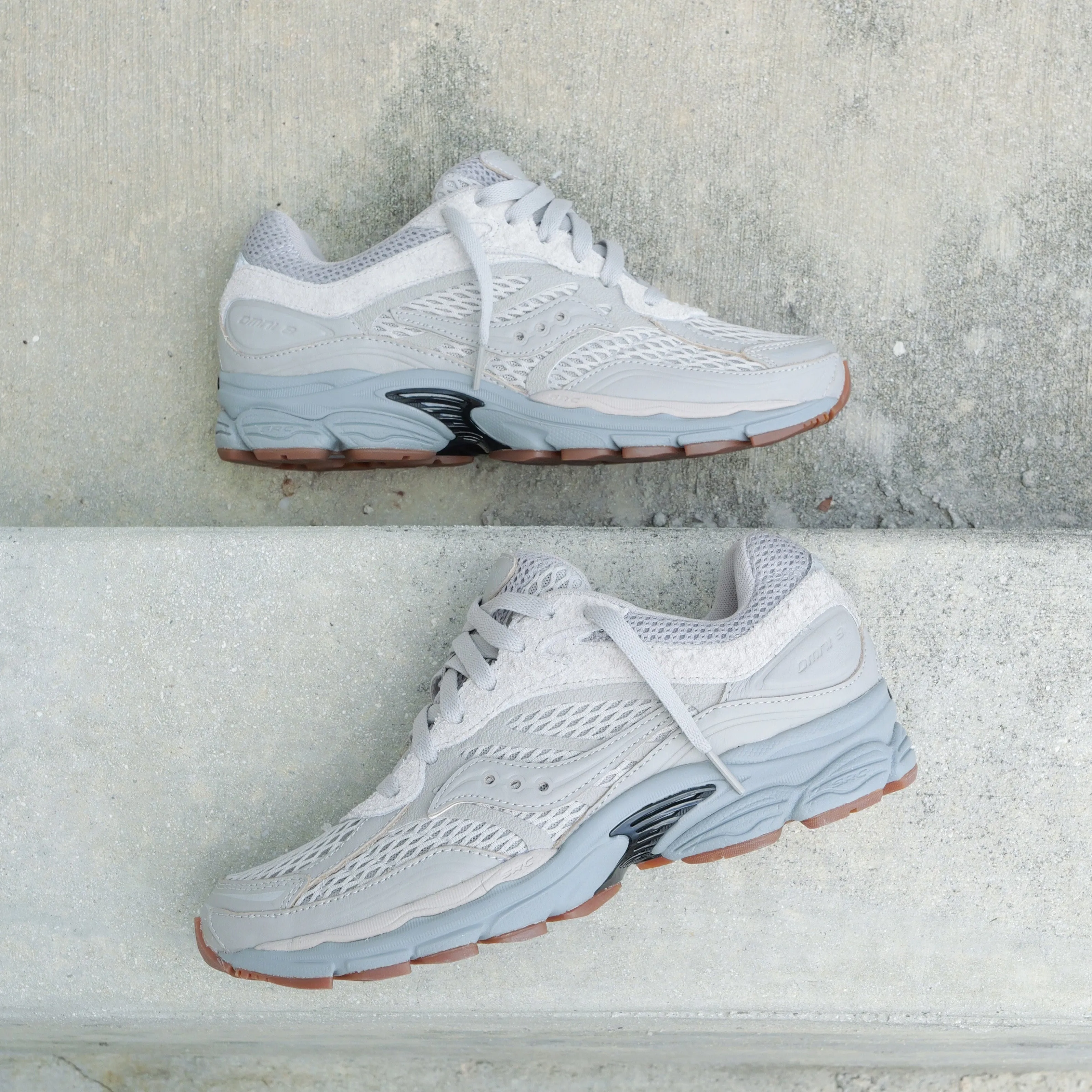 Easy Cushioning basketball players' support Mens Saucony ProGrid Omni 9 (Crafted Grey)