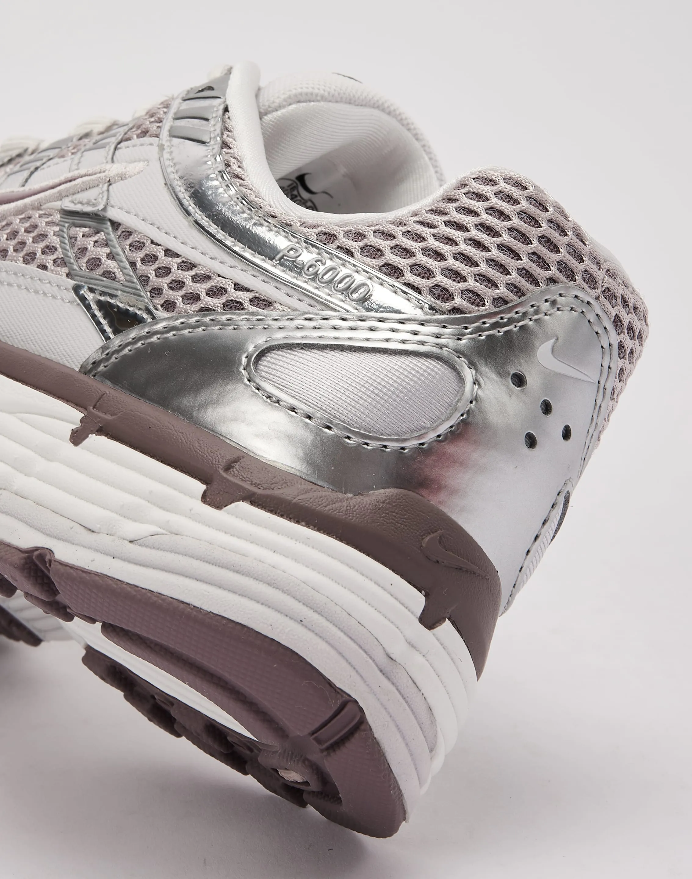 Sculpted durability Everyday Ease Nike P-6000