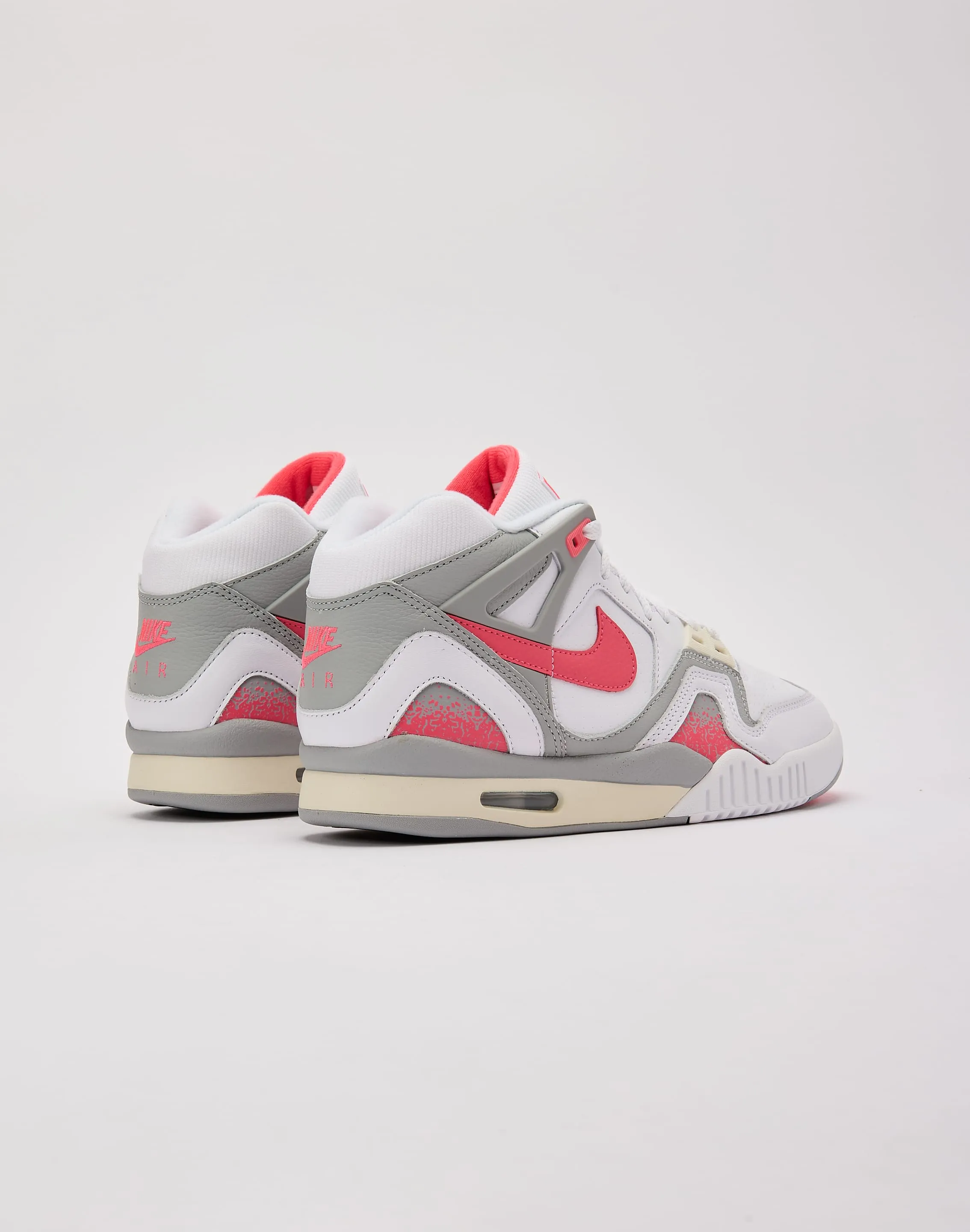 Group Hike Nike Air Tech Challenge 2