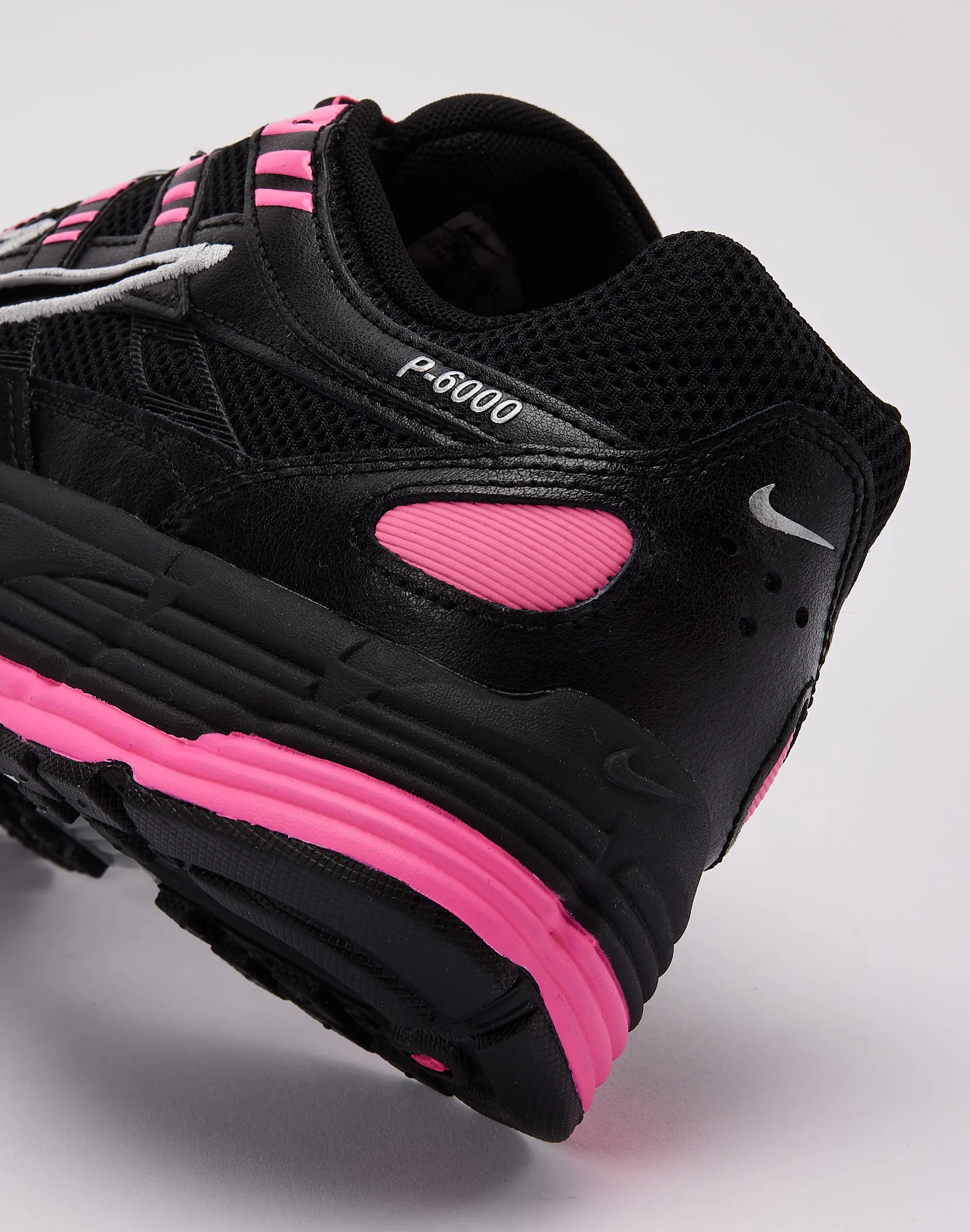 Morning Ready Urban Gear Nike P-6000