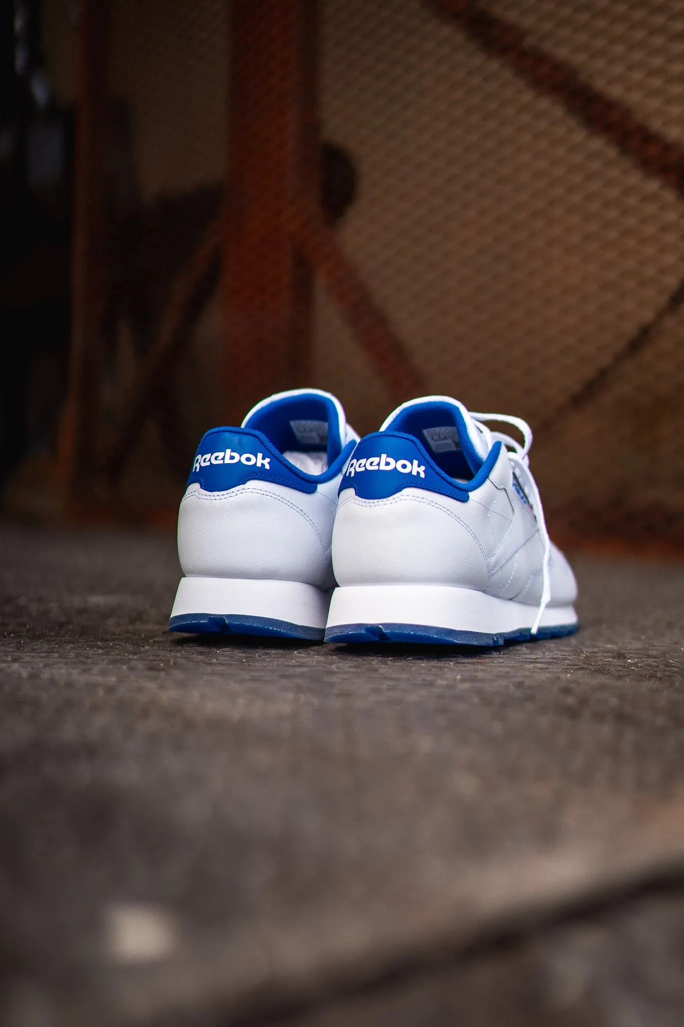 least travel Mens Reebok Classic Leather (White/Blue)