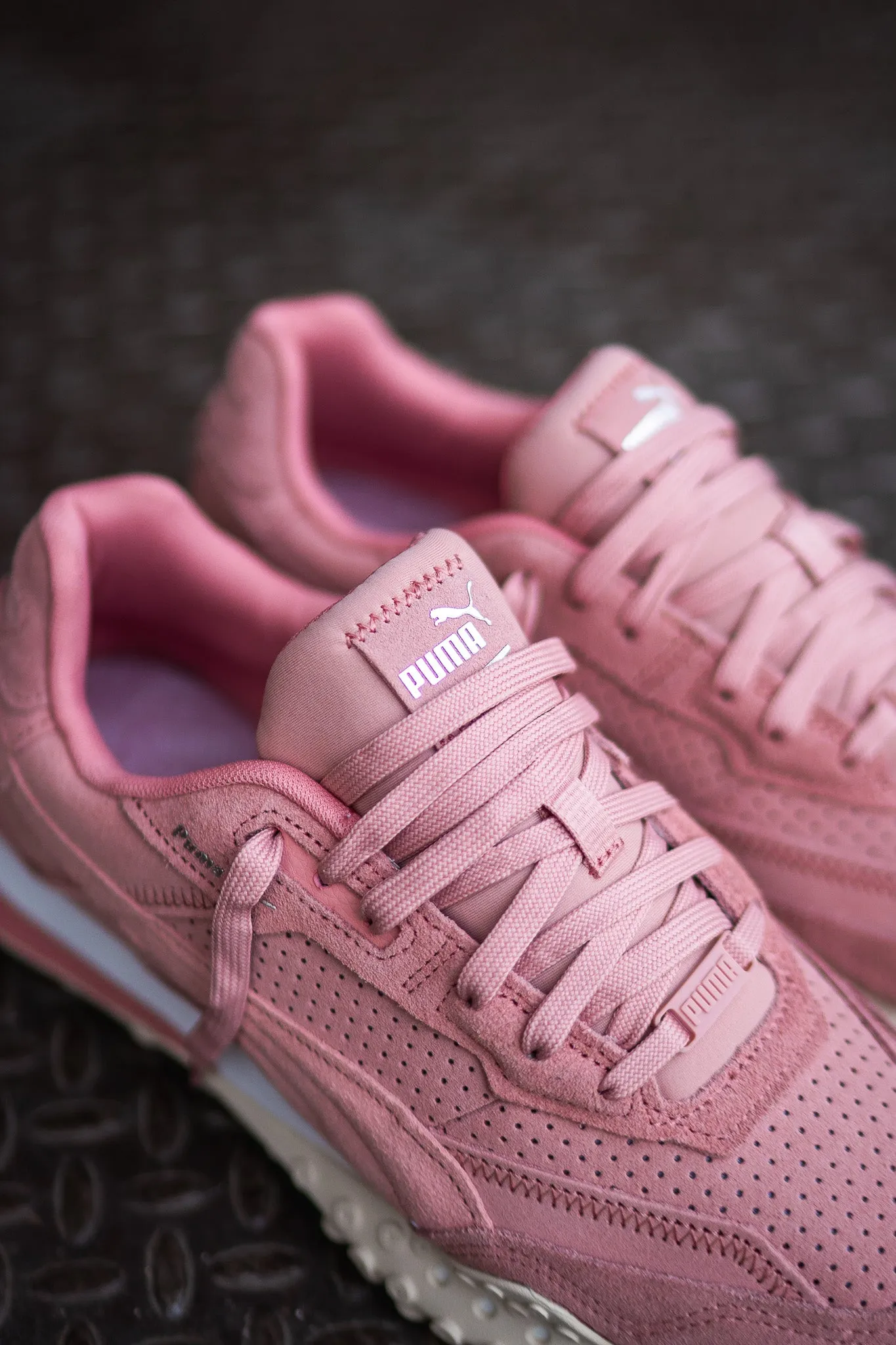 Women Puma Blacktop Rider (Future Pink/Alpine Snow) Grab Now Strap Mode