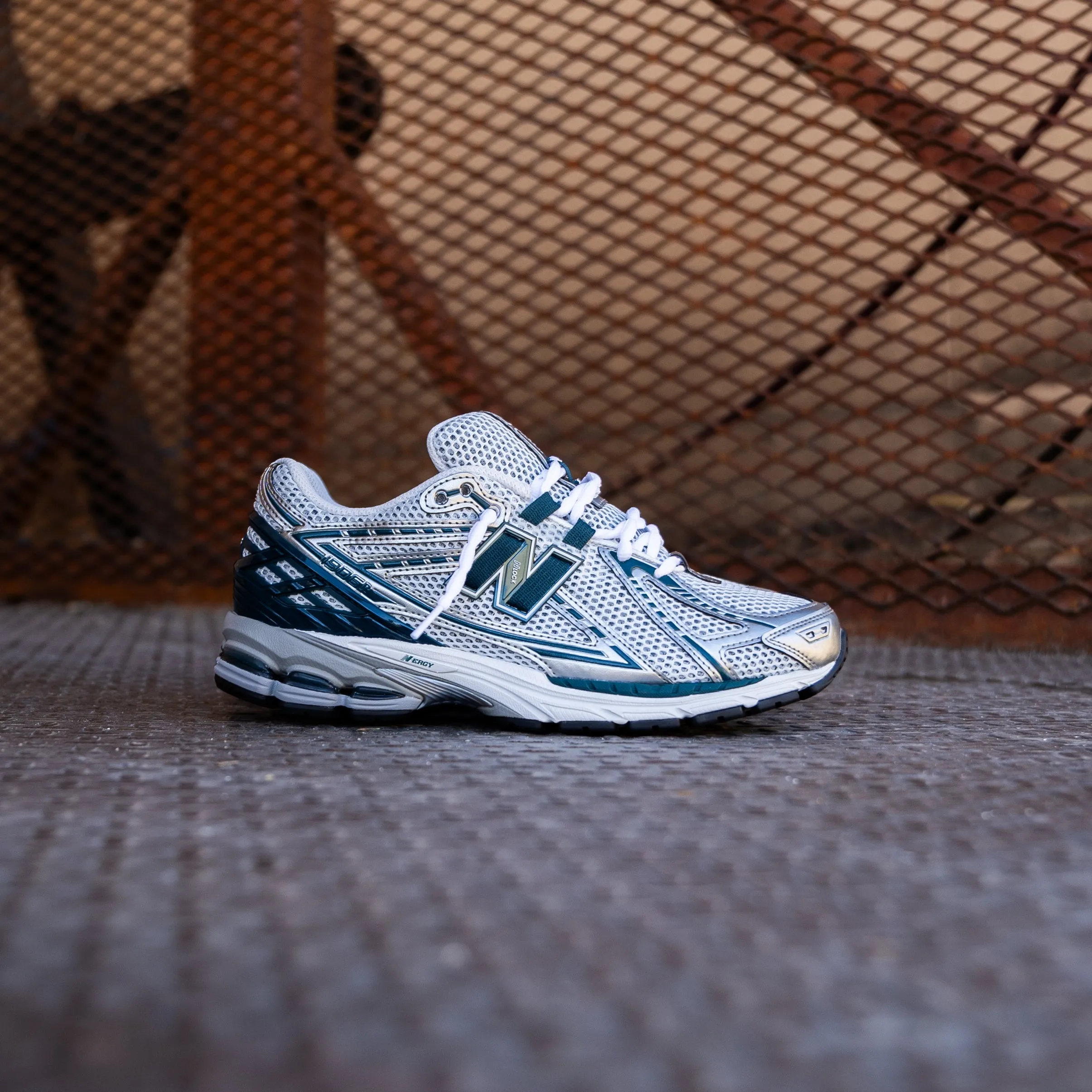 track and field athletes - specific functions Eye - Catching Mens New Balance 1906R (Metallic Silver/Deep Ocean) - U1906RCE