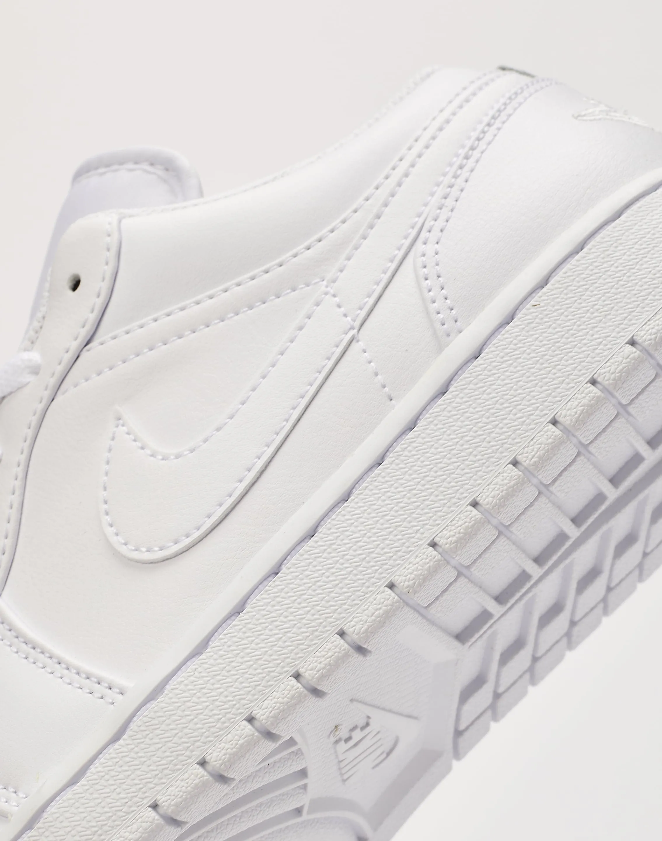 Jordan Air Jordan 1 Low Versatile Style Sturdy Support