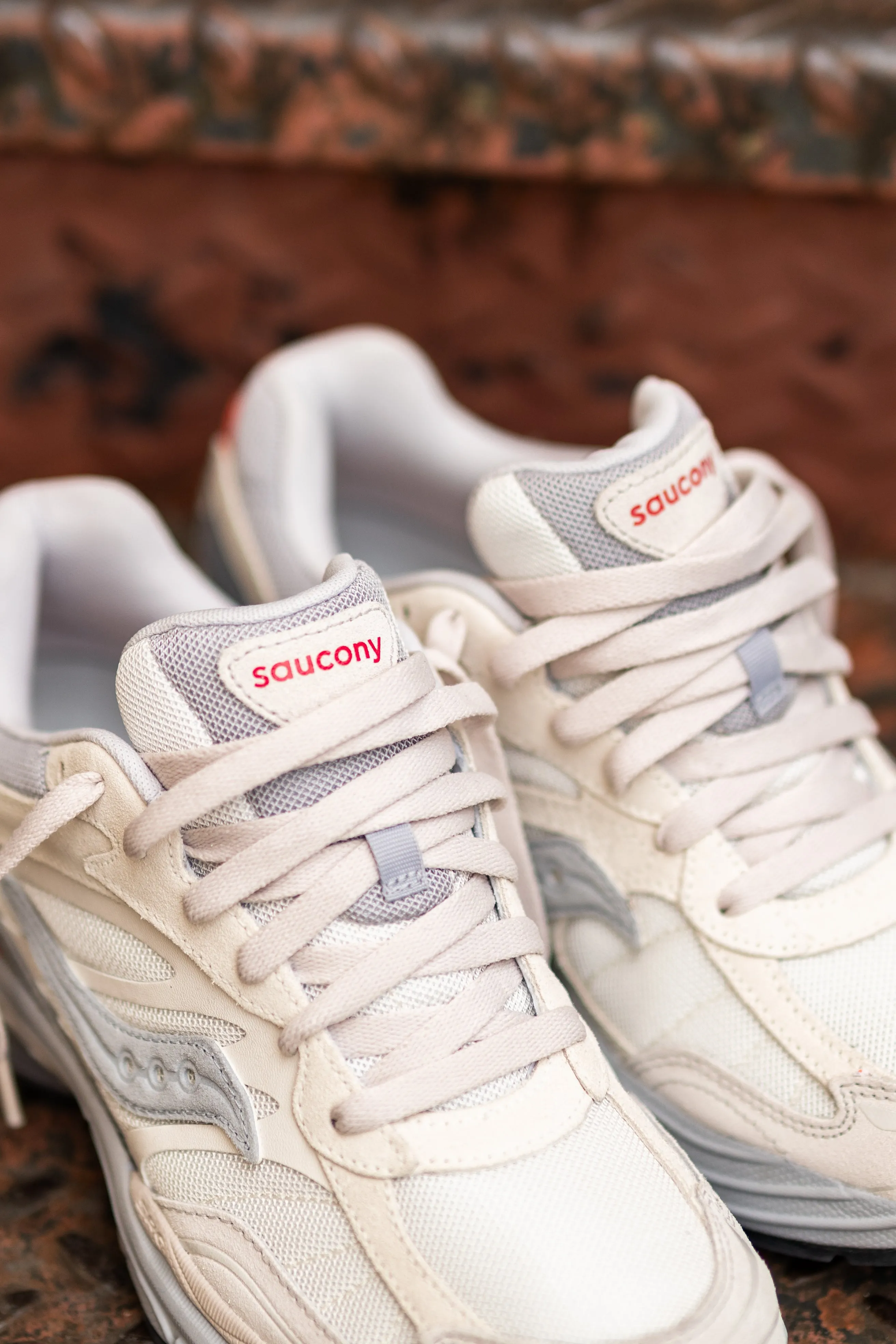 Mens Saucony OG ProGrid Omni 9 (Ivory/Grey) Sporty Comfort Dynamic support
