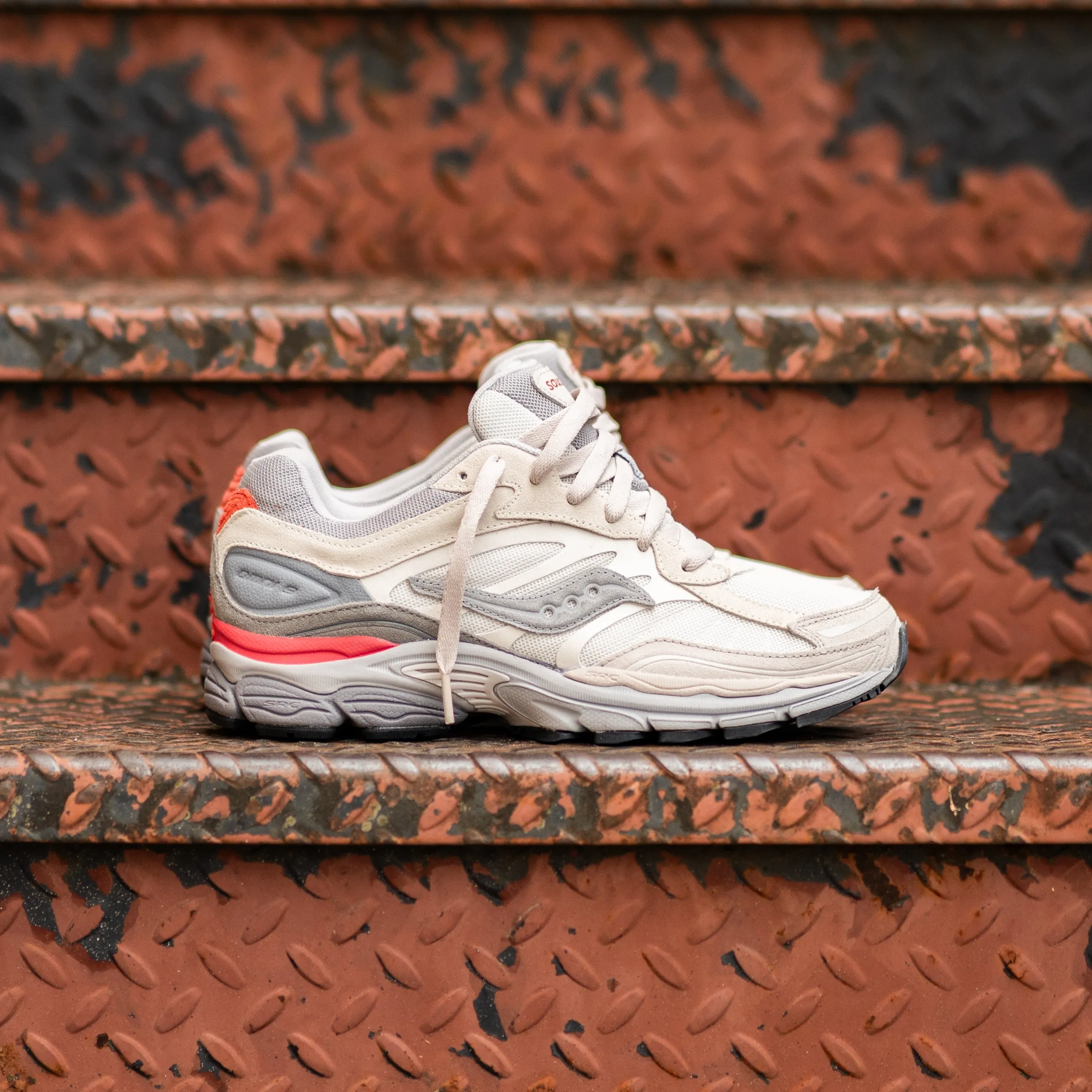 Mens Saucony OG ProGrid Omni 9 (Ivory/Grey) most breathable