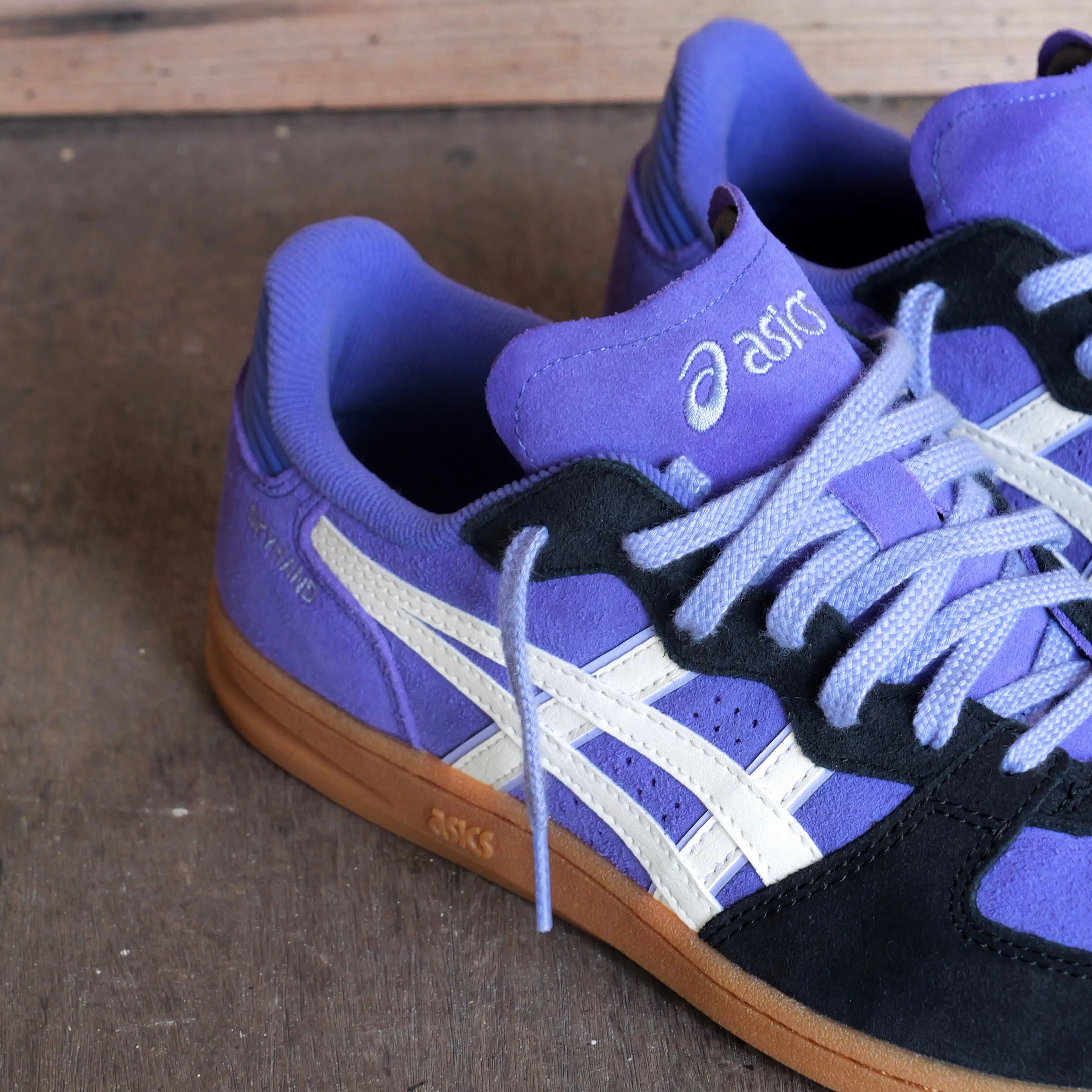 Glam stability All-Weather Performance Mens Asics Skyhand OG (Blue Violet/Cream)